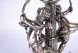 REED & BARTON,  - Fruteira com base de metal prateado Reed&Barton com figuras de anjos com lenços, pés de garra, prato de cristal.