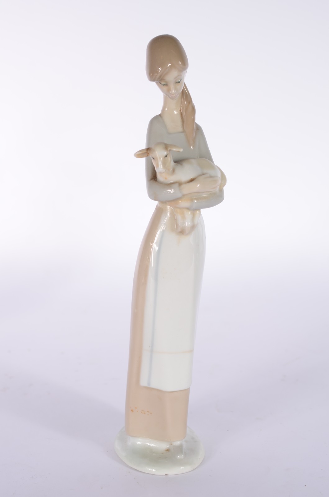 Escultura de porcelana espanhola NAO representando figura feminina... - foto 1 de 7