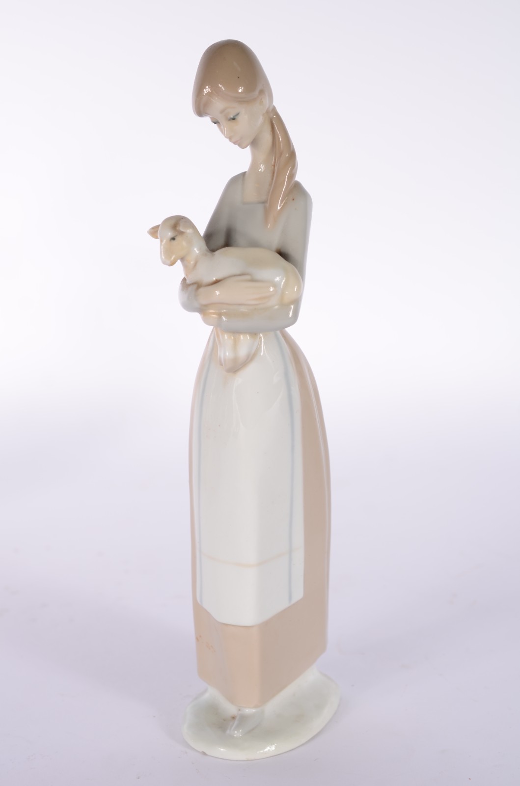 Escultura de porcelana espanhola NAO representando figura feminina... - foto 3 de 7
