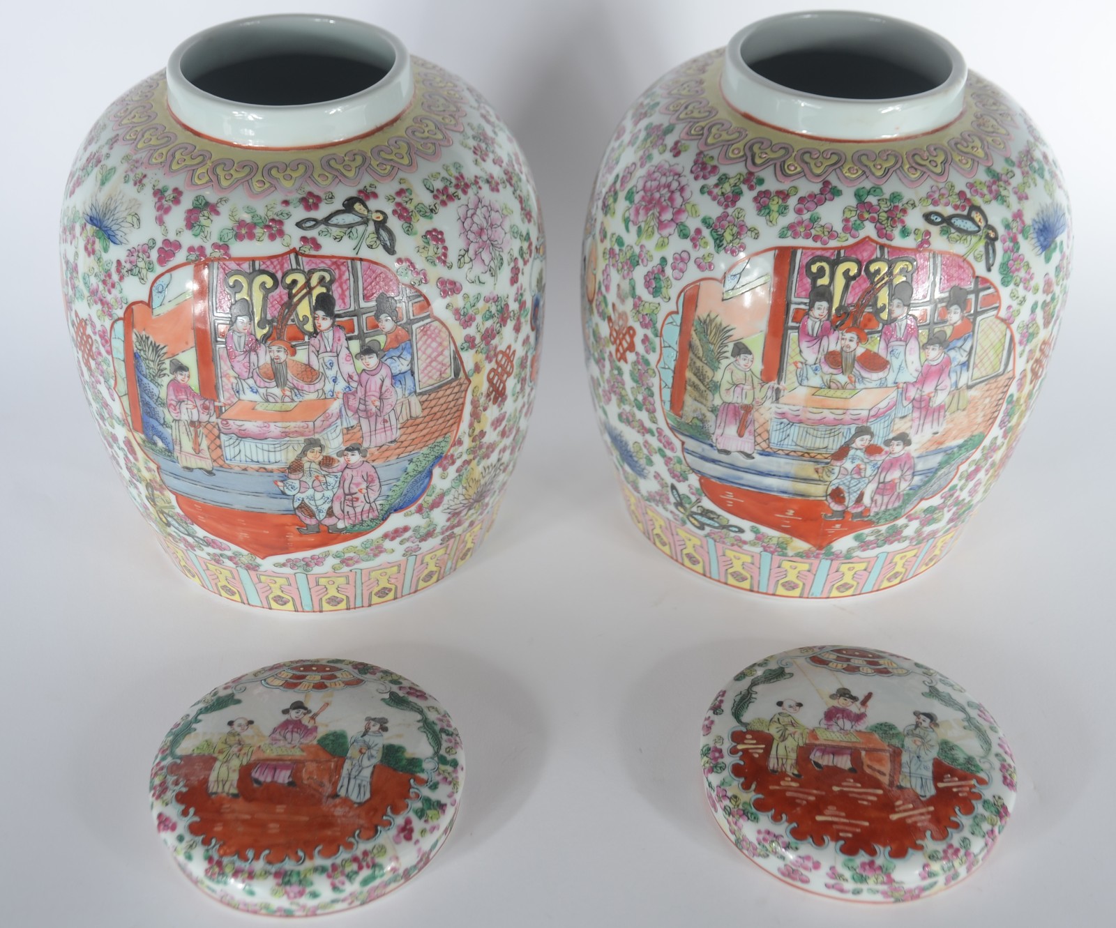 Par de potiches de porcelana oriental decorados com gueixas em... - foto 5 de 9