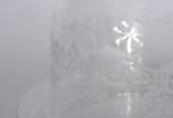 Queijeira com presentoir de cristal europeu lav... - Queijeira com presentoir de cristal europeu lavrado e pega de prata.