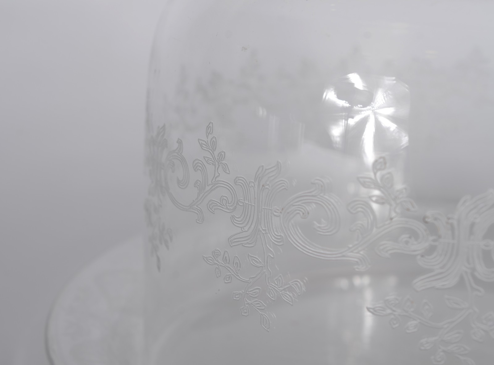 Queijeira com presentoir de cristal europeu lavrado e pega de prata. - foto 4 de 9