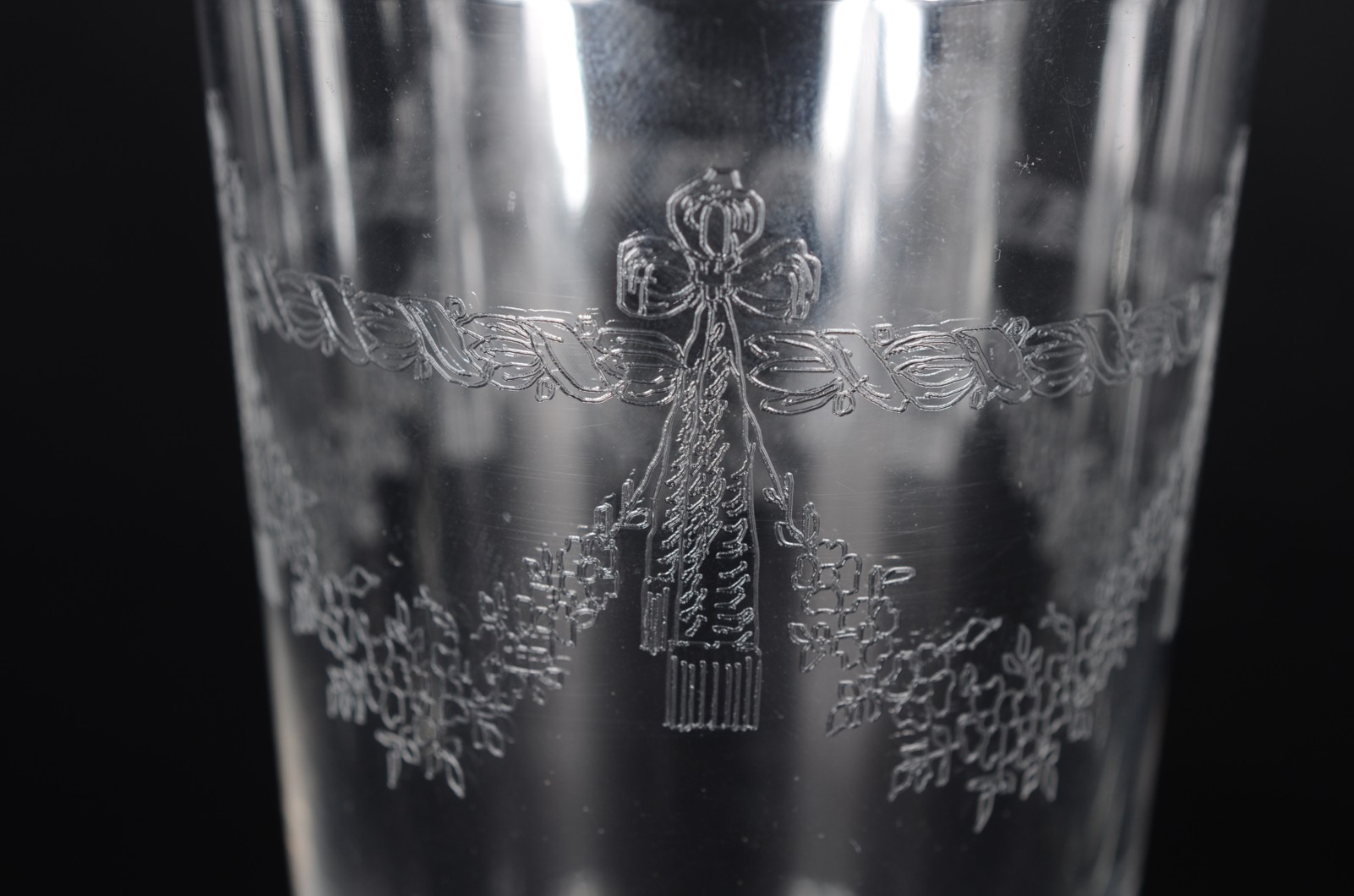 Serviço de cristal lavrado, composto de: 7 taças para champagne, 7... - foto 4 de 7