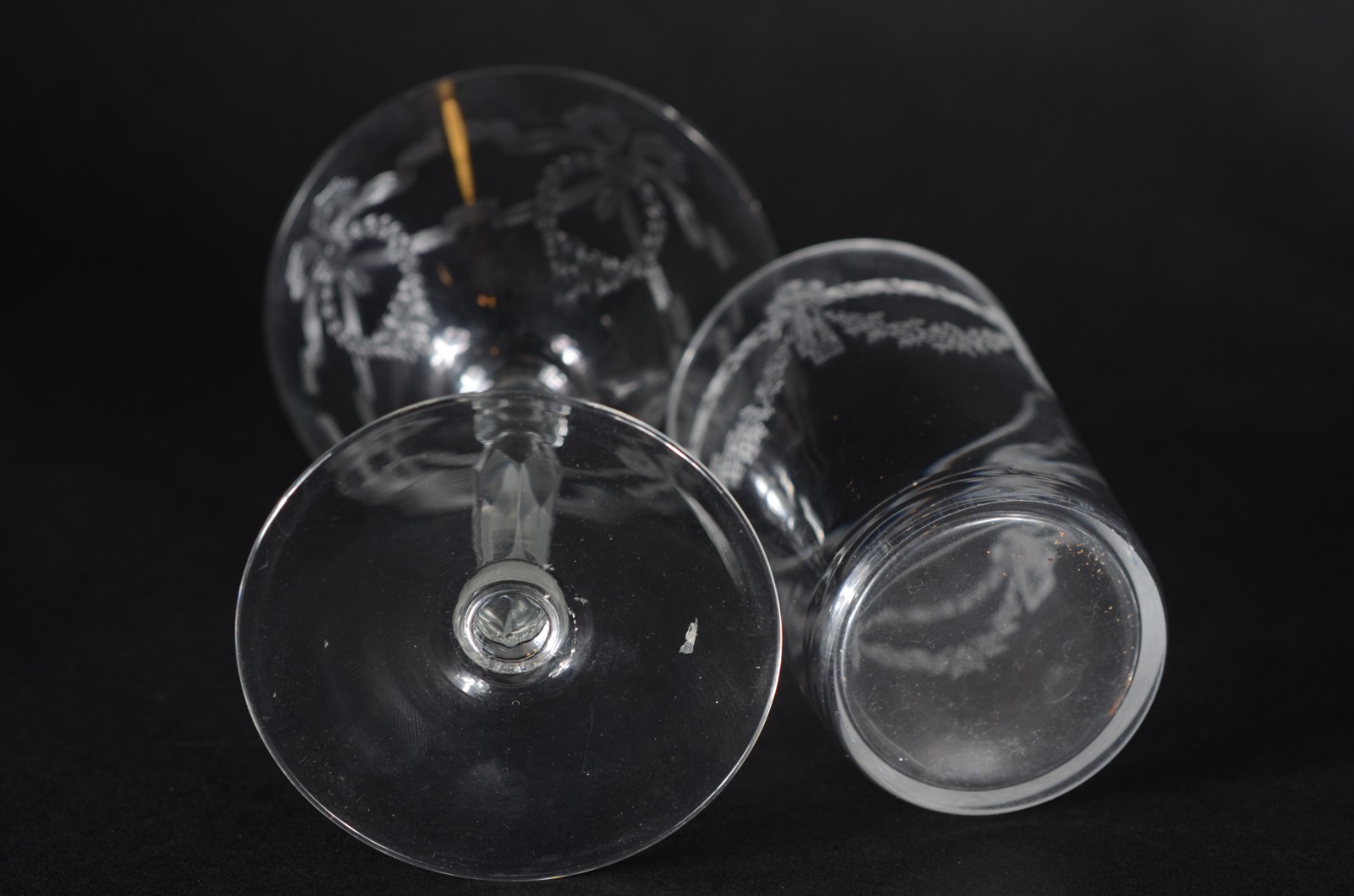 Serviço de cristal lavrado, composto de: 7 taças para champagne, 7... - foto 6 de 7