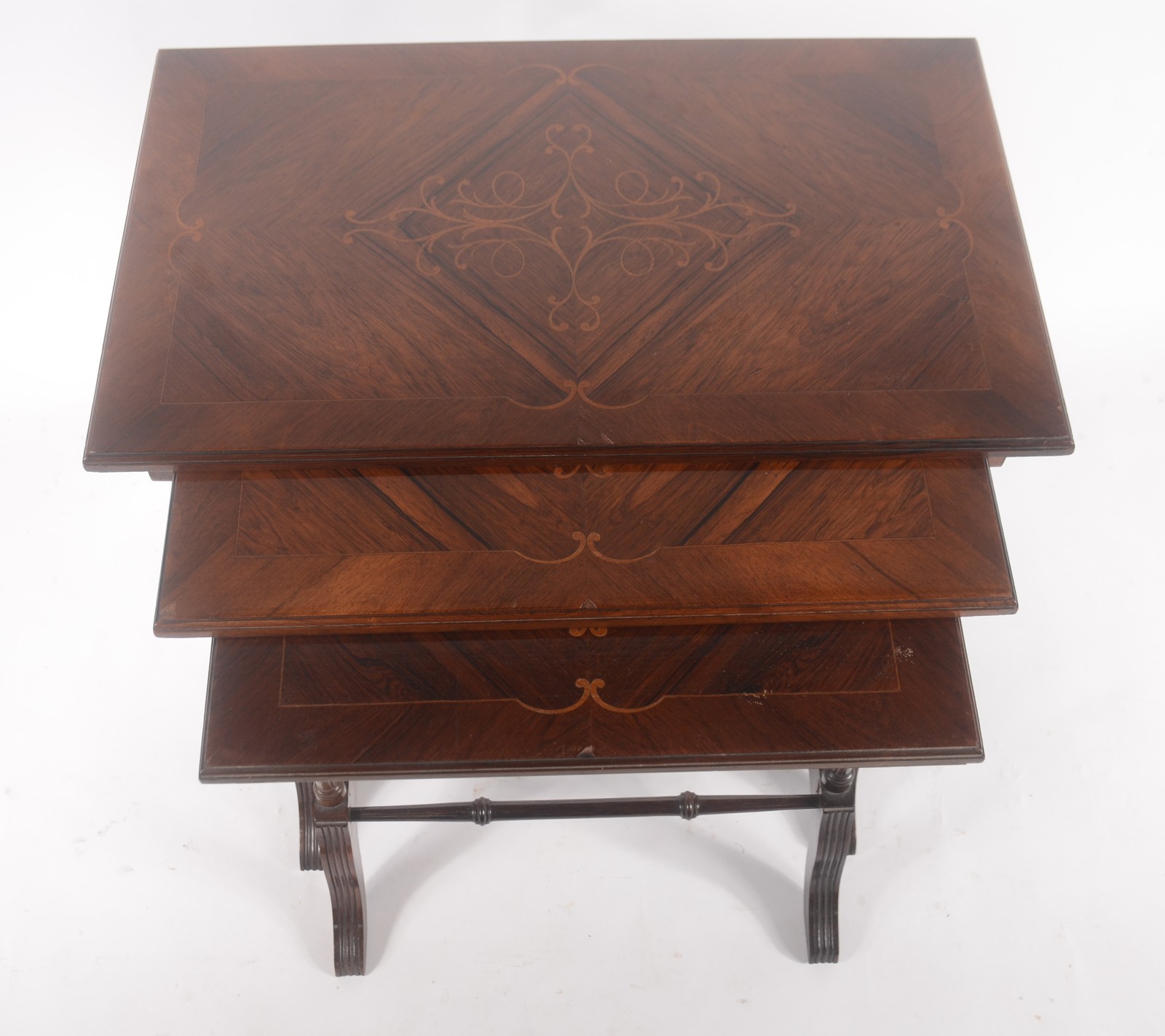 Mesa "ninho" de madeira nobre com 3 peças, pernas na forma de hastes... - foto 4 de 11