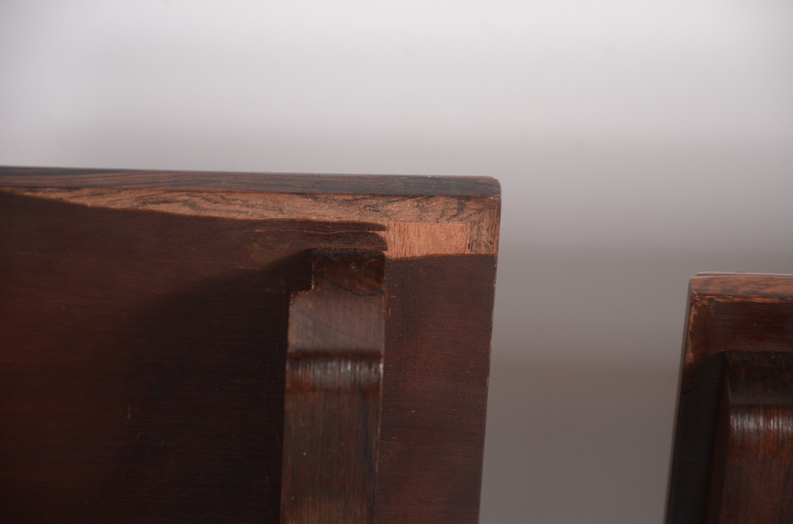 Mesa "ninho" de madeira nobre com 3 peças, pernas na forma de hastes... - foto 11 de 11