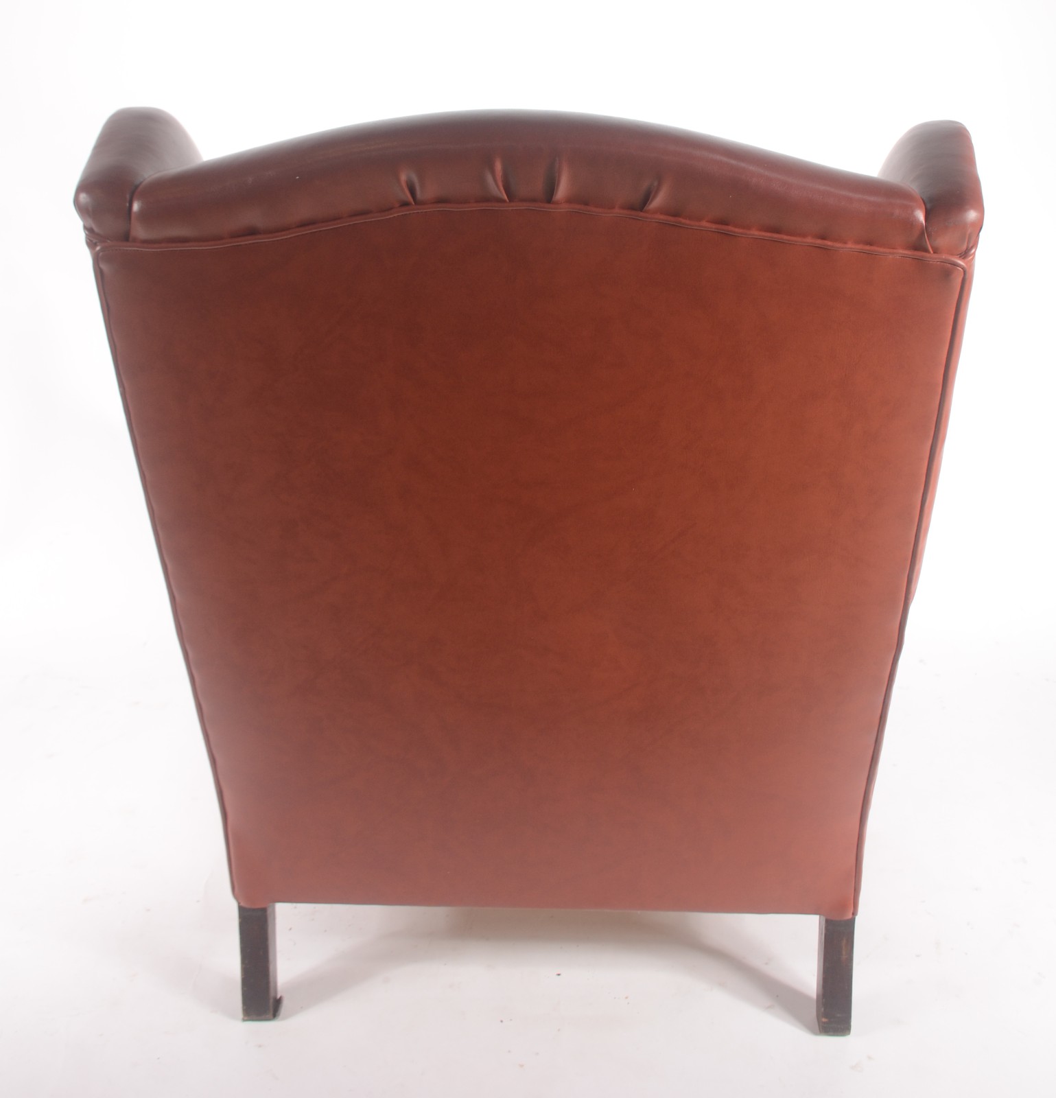 Poltrona bergere estofada em curvim vermelho, pés de madeira... - foto 4 de 8
