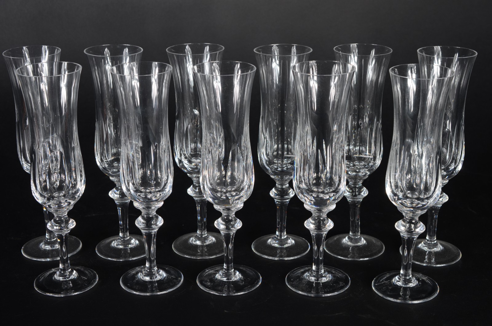 Conjunto de 11 taças para champagne de cristal lapidado. - foto 1 de 5