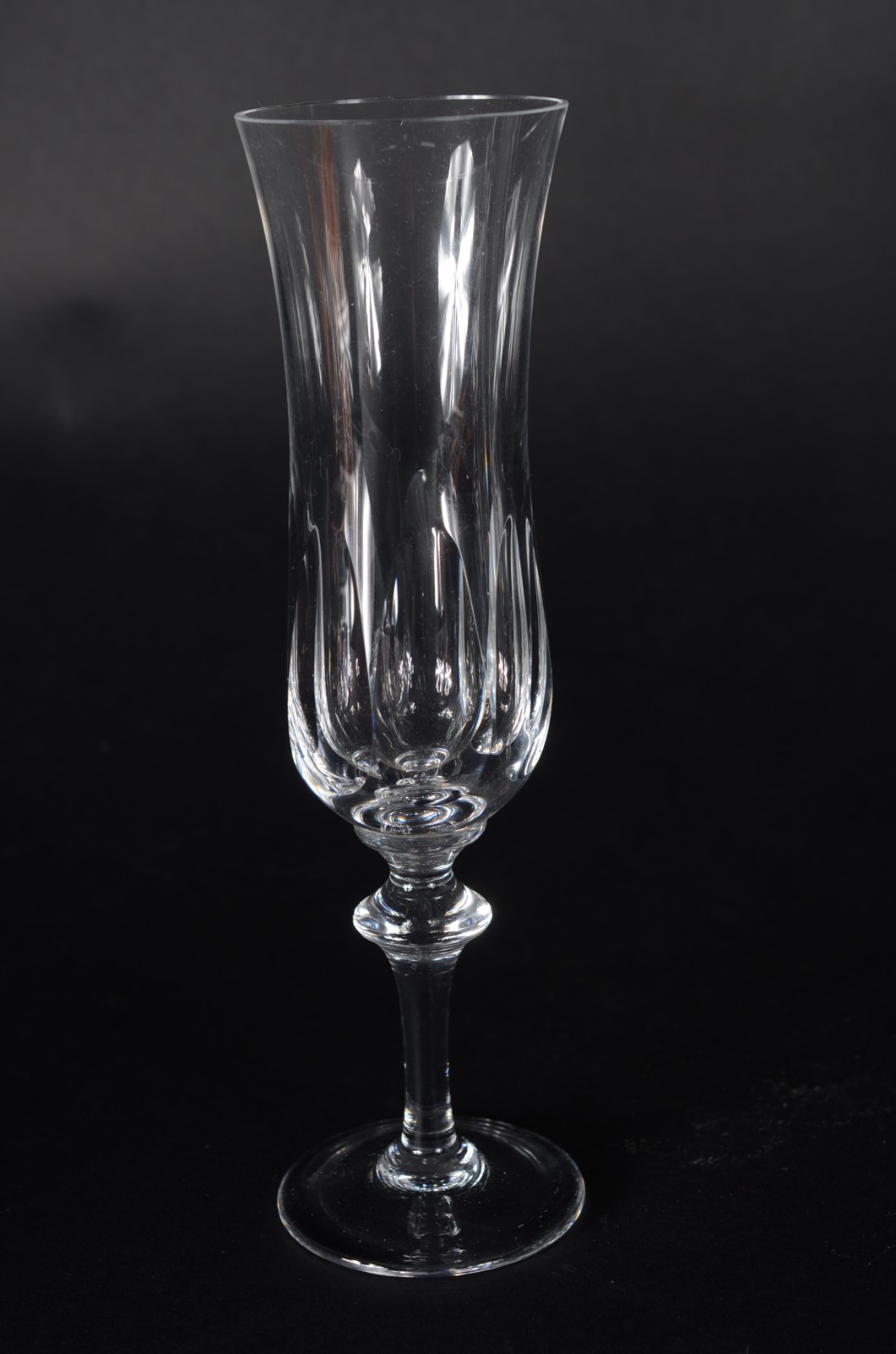 Conjunto de 11 taças para champagne de cristal lapidado. - foto 2 de 5