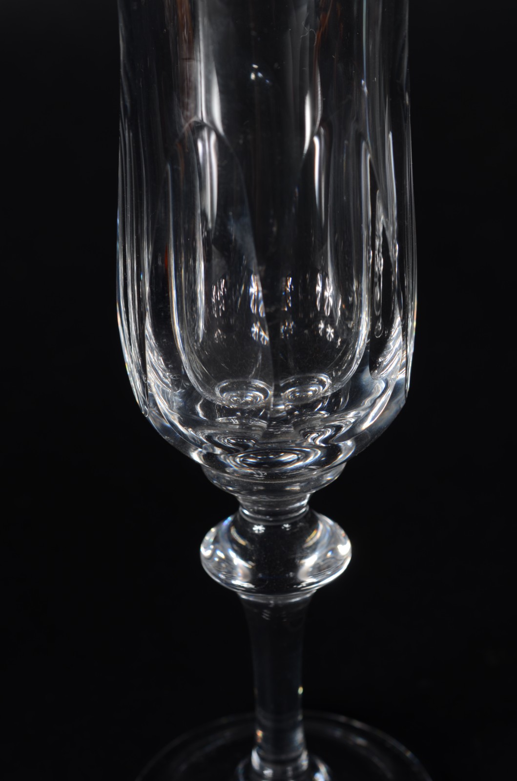 Conjunto de 11 taças para champagne de cristal lapidado. - foto 4 de 5