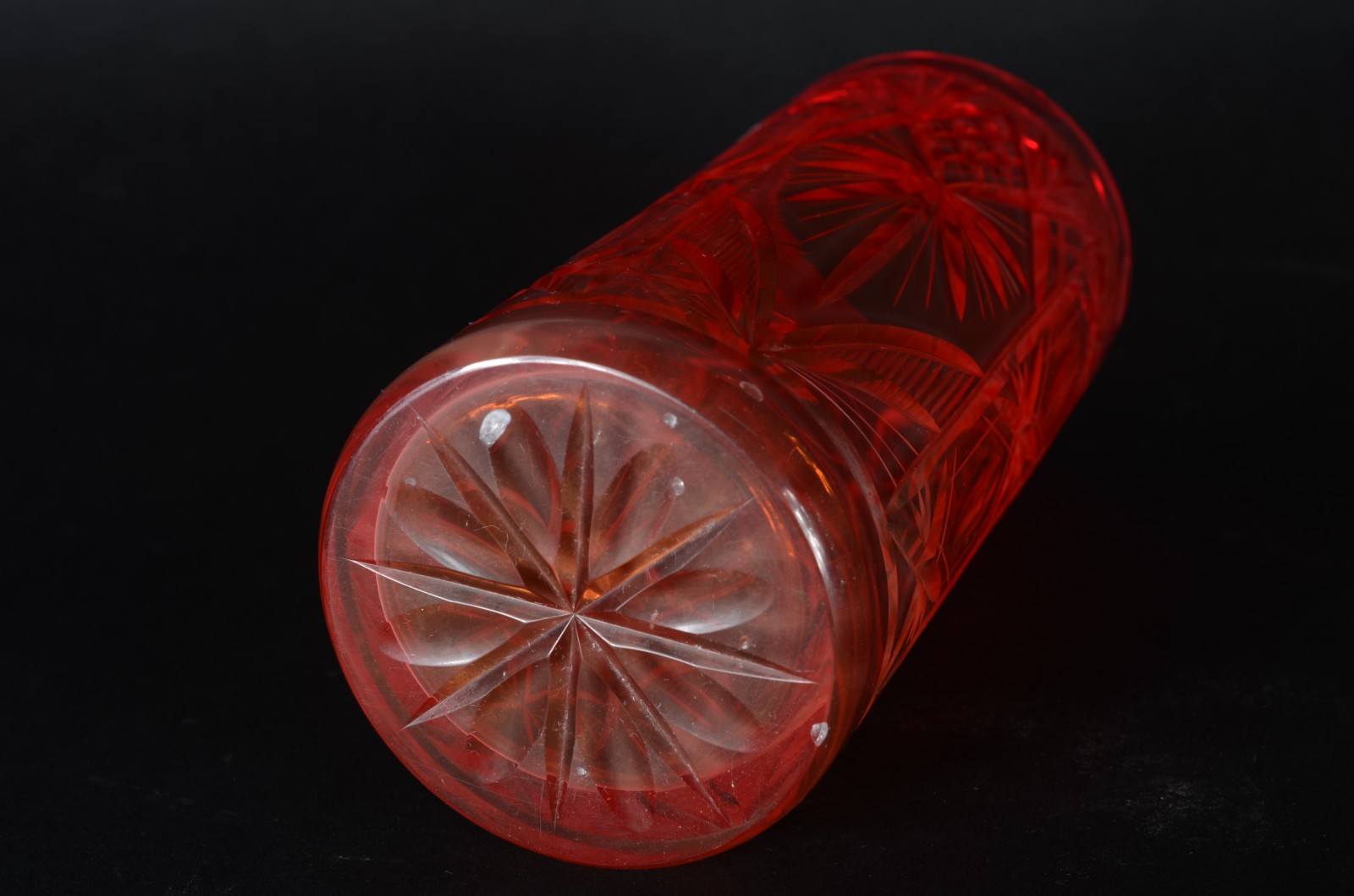 Três peças diversas de cristal lapidado, sendo: vaso doublé vermelho... - foto 5 de 5