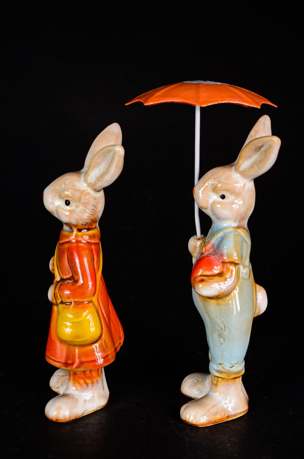 Par de coelhos de porcelana policromada. - foto 4 de 7