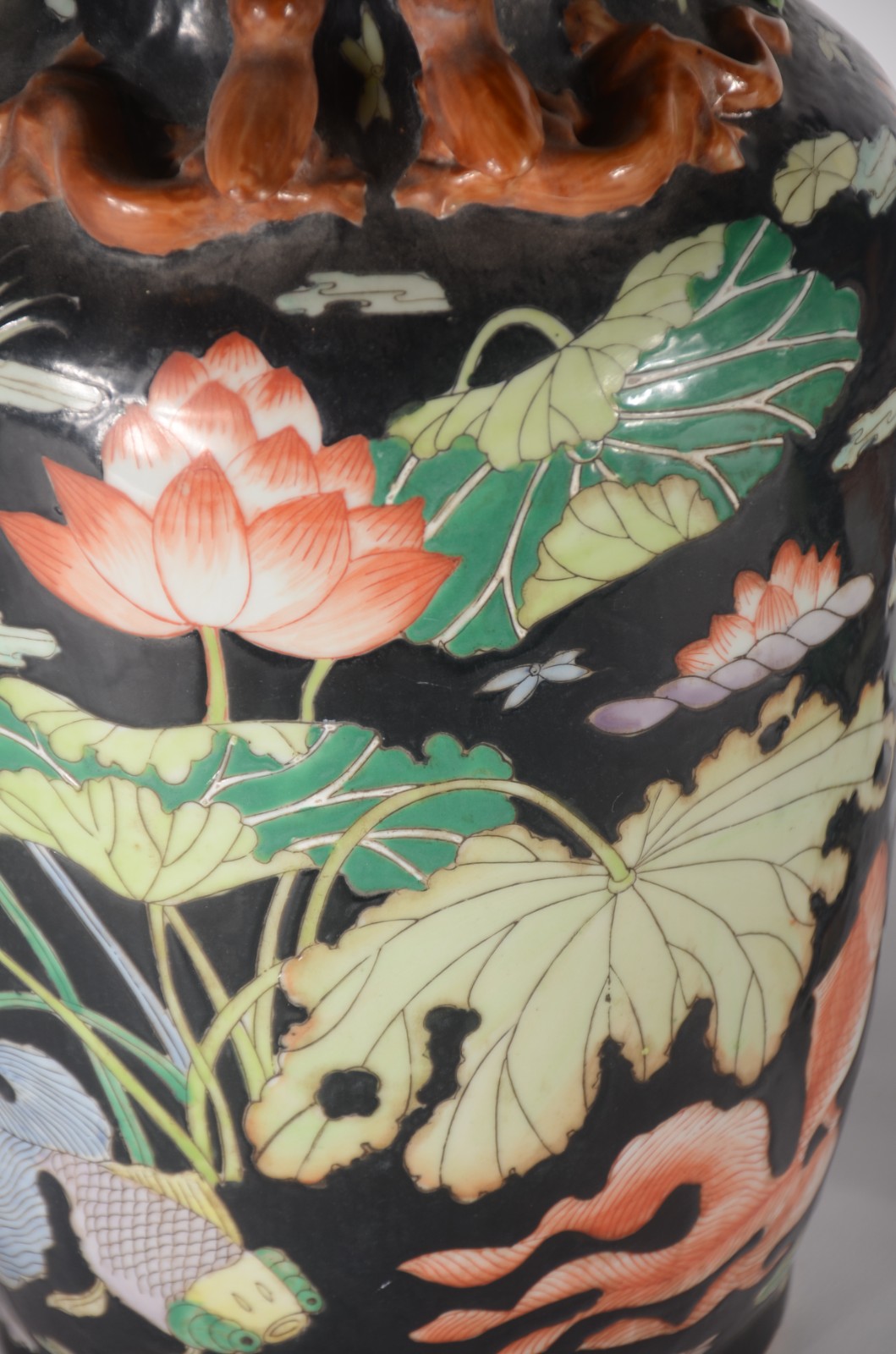 Par de vasos de porcelana oriental, decorado com flores, folhas e... - foto 3 de 8