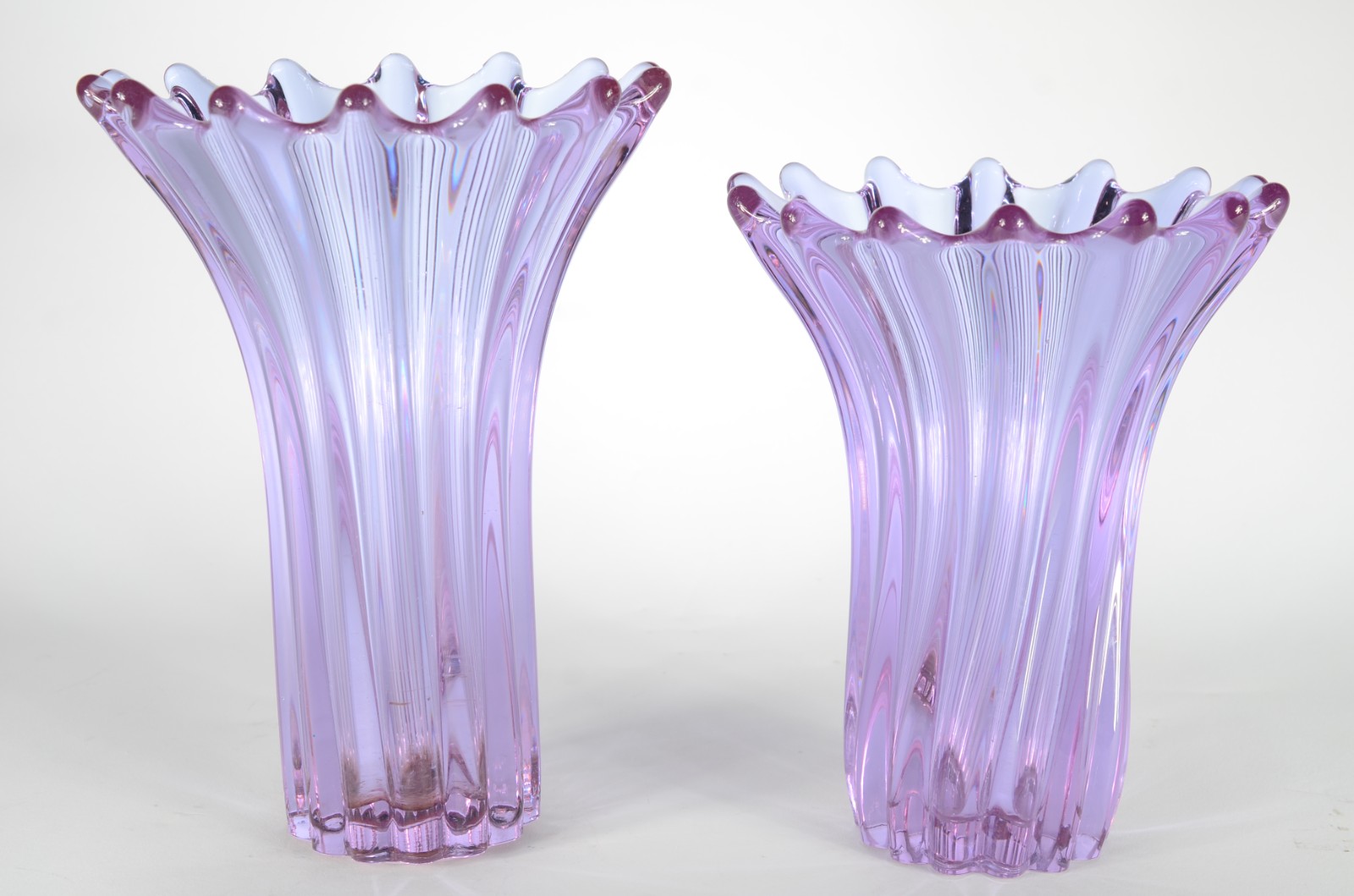 Par de vasos de cristal gomado na cor lilás. Alturas diferentes, o... - foto 1 de 4