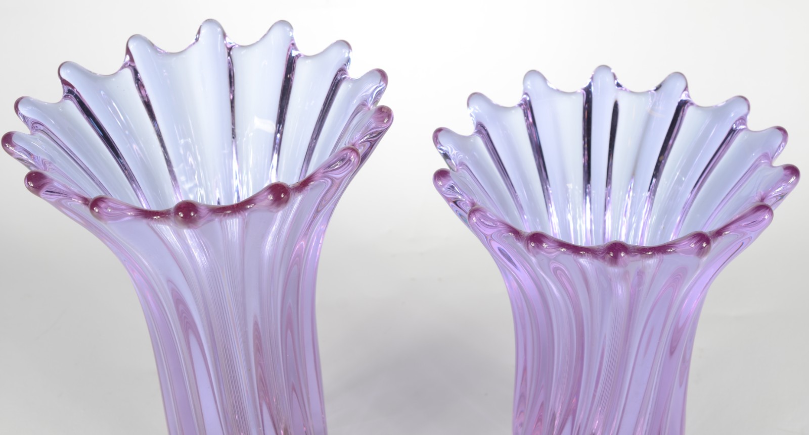 Par de vasos de cristal gomado na cor lilás. Alturas diferentes, o... - foto 2 de 4