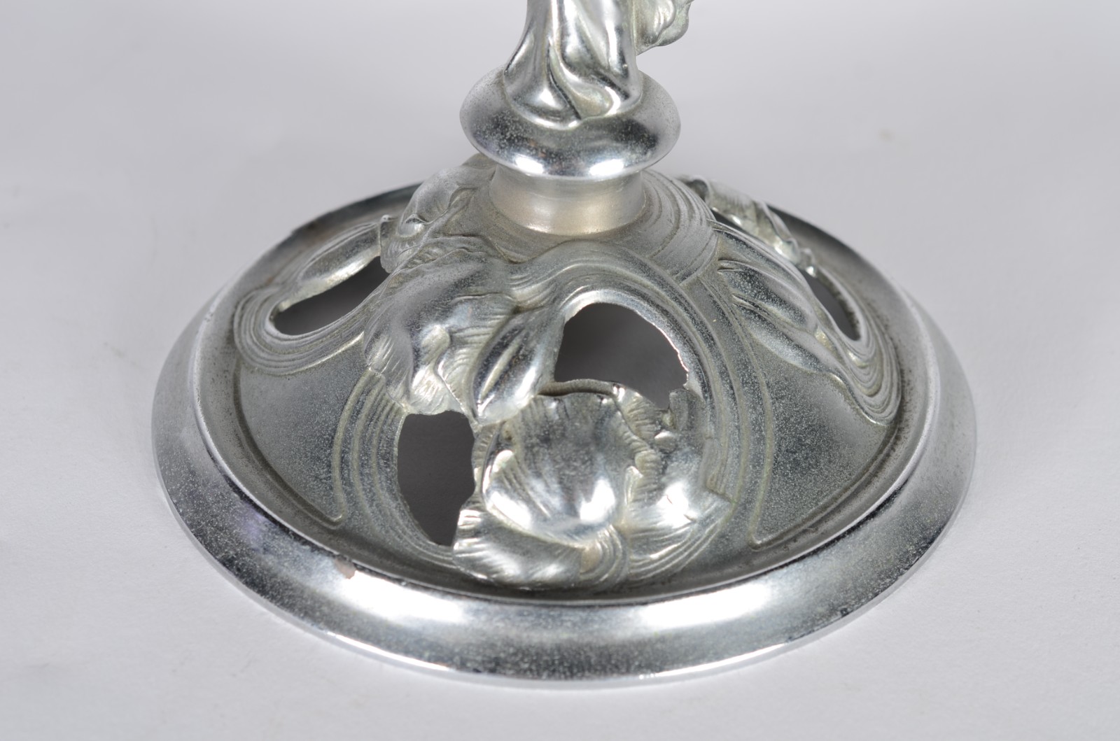 Fruteira com base de metal estilo Art Noveau, representando figura... - foto 5 de 7