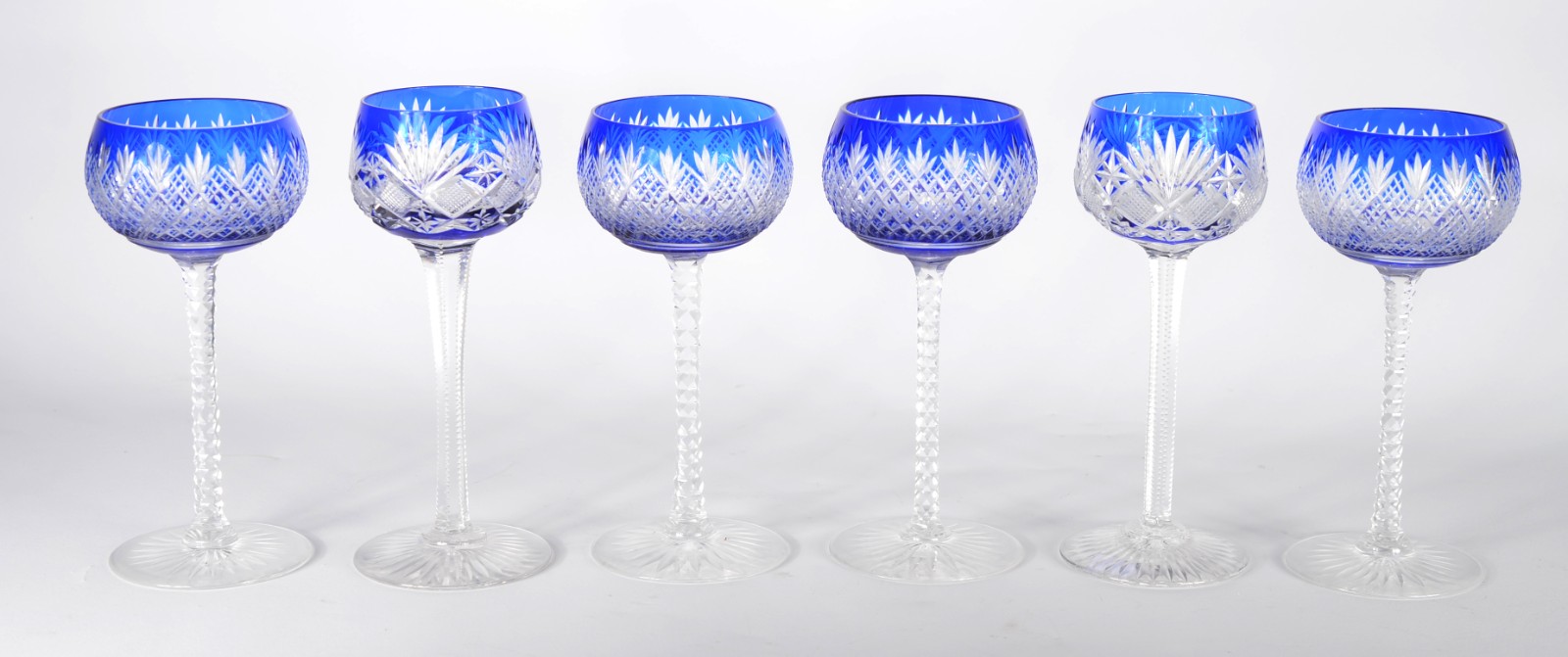 Seis cálices para vinho branco de cristal doublé azul lapidado, pés... - foto 1 de 6