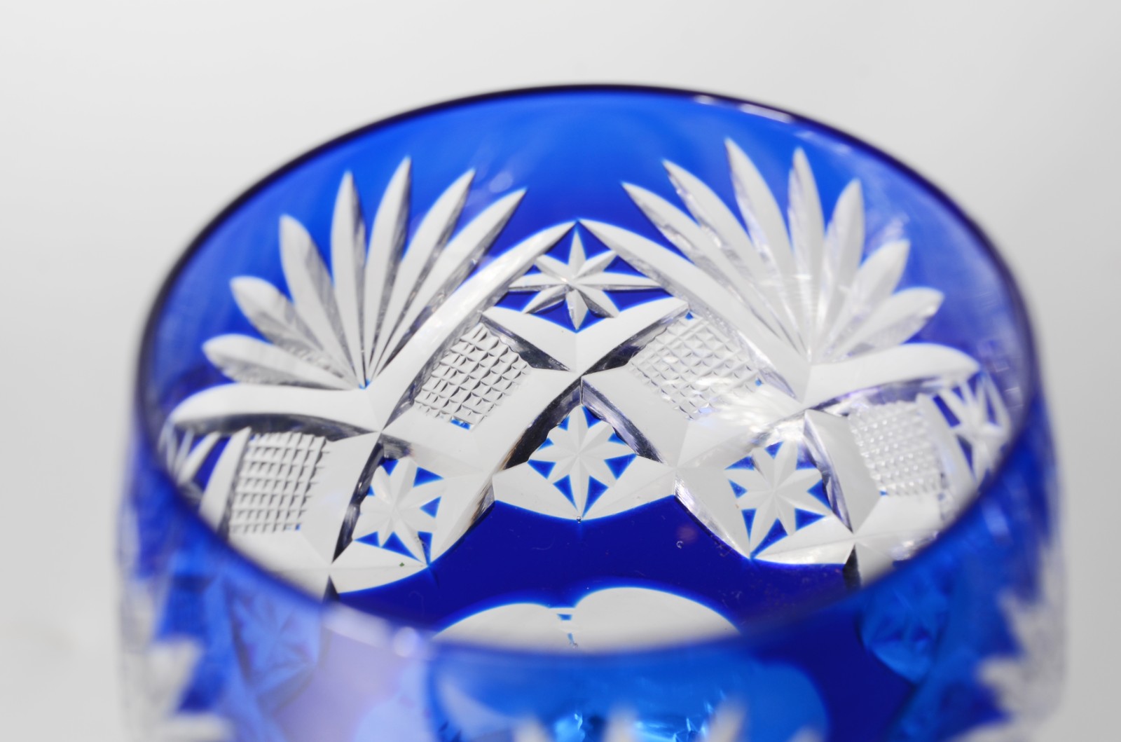 Seis cálices para vinho branco de cristal doublé azul lapidado, pés... - foto 5 de 6