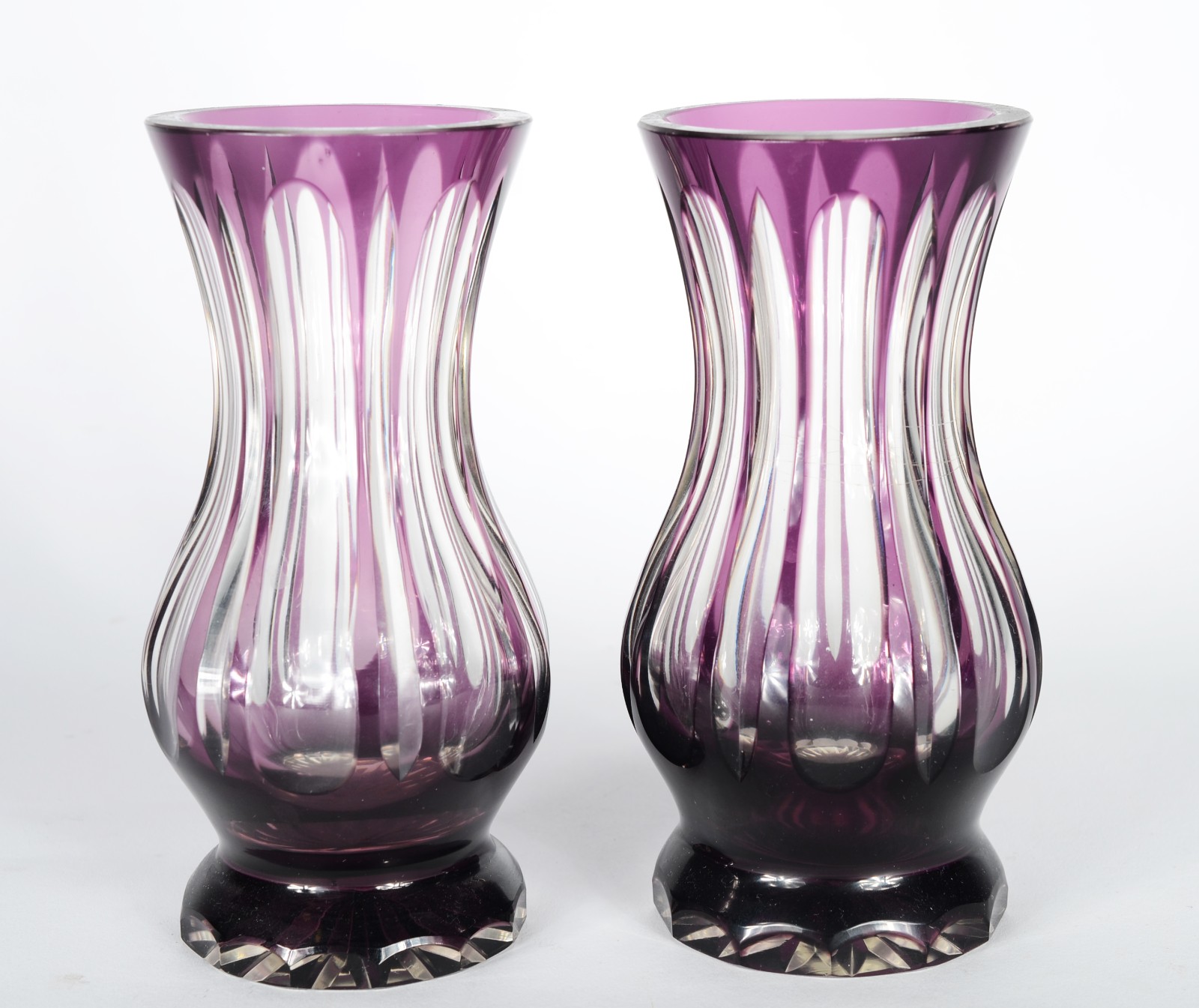 Par de vasos de cristal doublé lilás facetado. - foto 1 de 4
