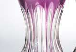 Par de vasos de cristal doublé lilás facetado. - Par de vasos de cristal doublé lilás facetado.