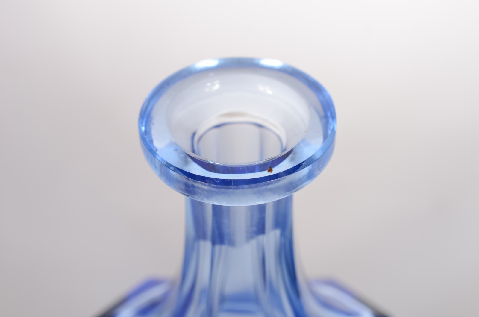 Conjunto Art Deco de licoreira com 6 copinhos de cristal azul... - foto 4 de 10