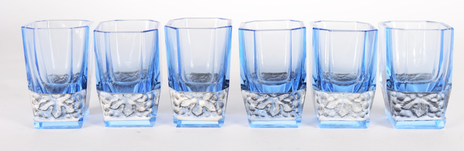 Conjunto Art Deco de licoreira com 6 copinhos de cristal azul... - foto 8 de 10