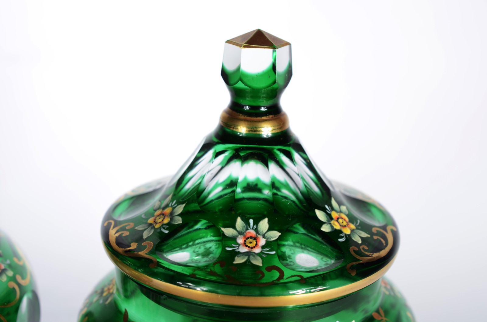 Par de bombonieres de cristal europeu doublé verde com flores... - foto 3 de 6
