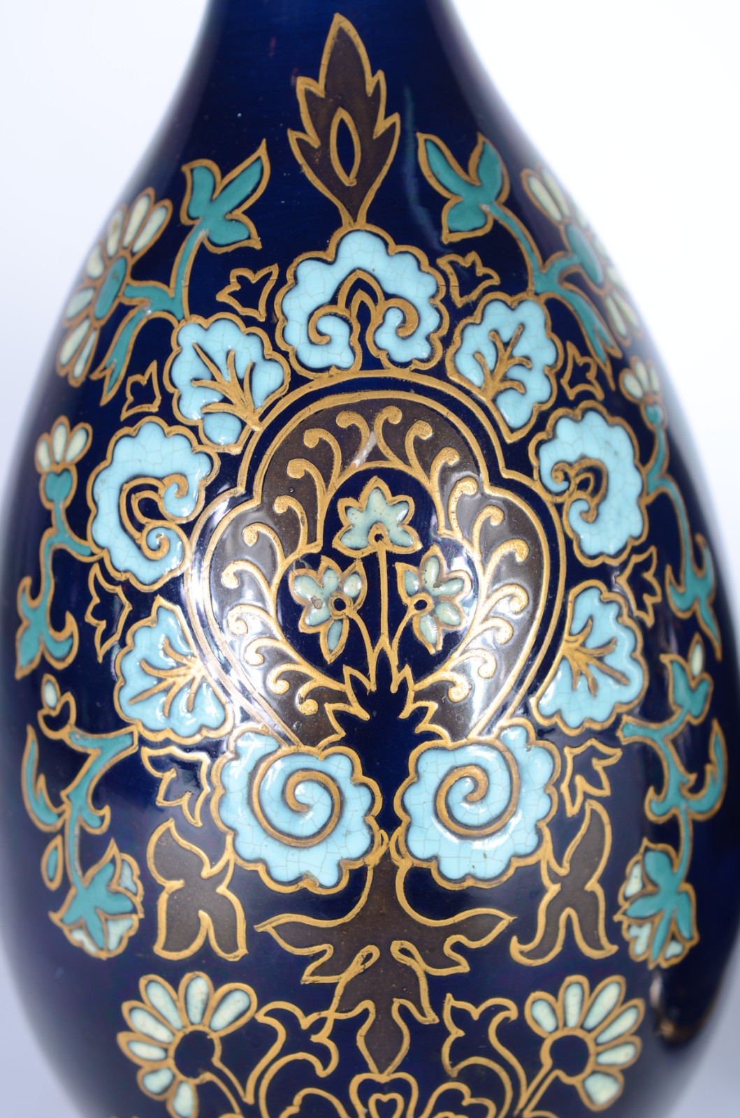 Par de vasos de porcelana europeia na cor azul cobalto com guirlandas... - foto 2 de 7