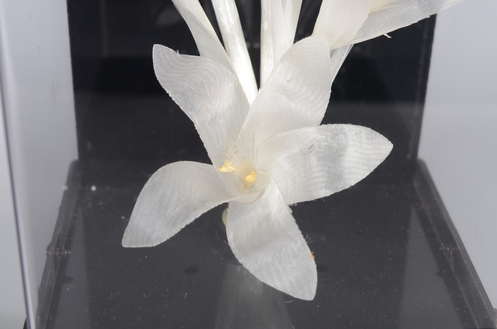 Peça decorativa no feitio de flor com iluminação em diversas cores. - foto 6 de 8