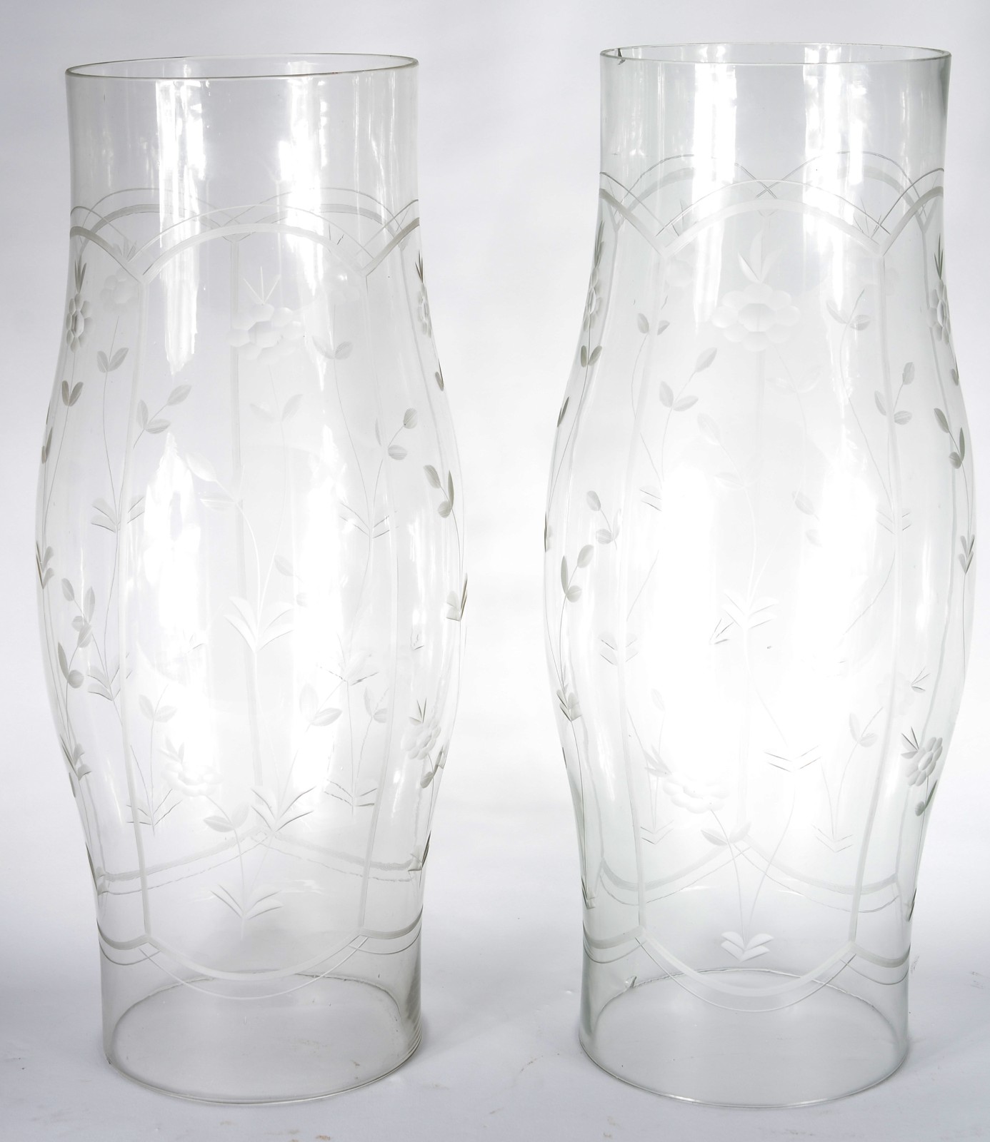 Par de donzelas em demi cristal lapidado com bases de madeira... - foto 2 de 7