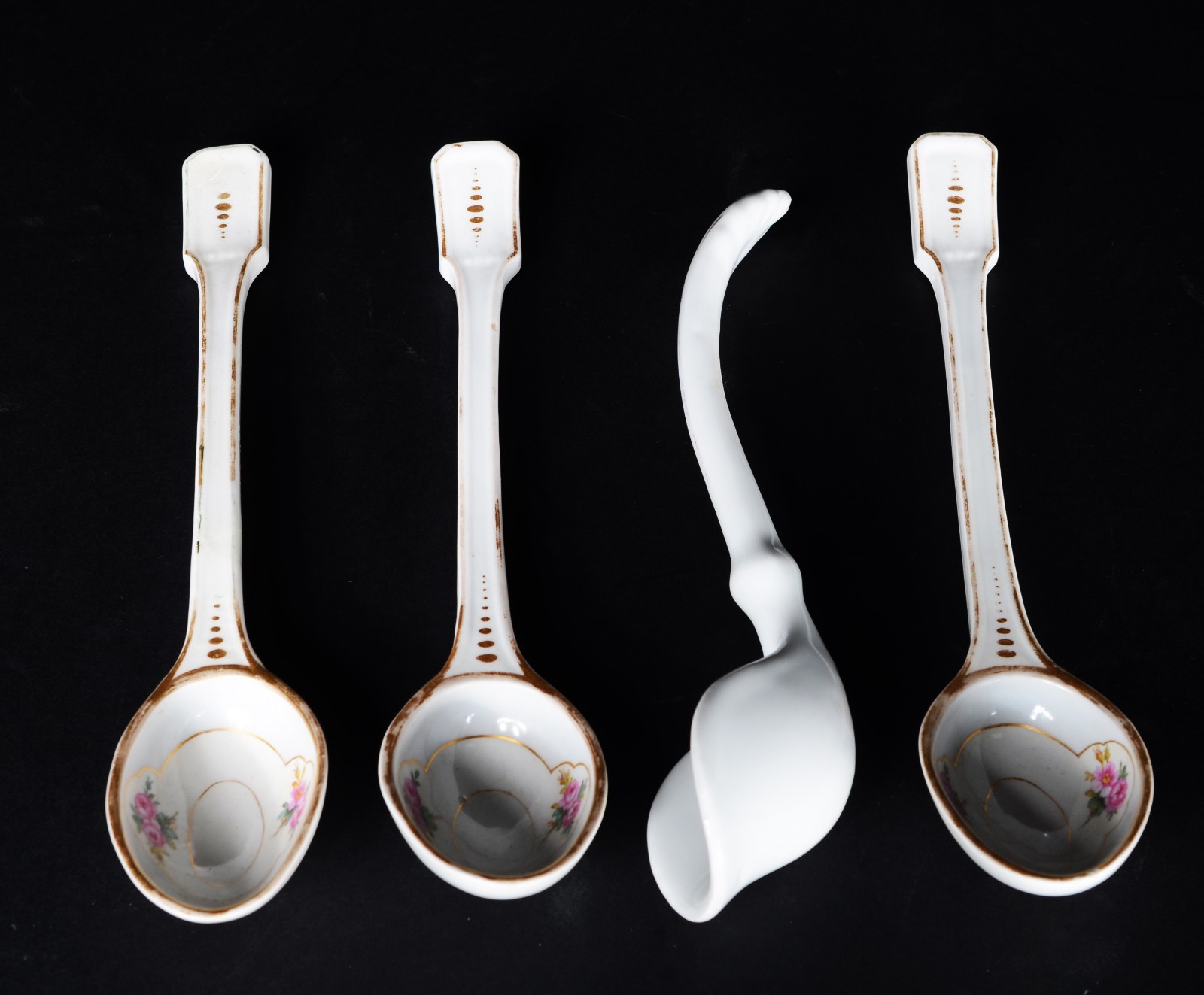 Serviço de jantar de porcelana polonesa, decoração floral em... - foto 7 de 9