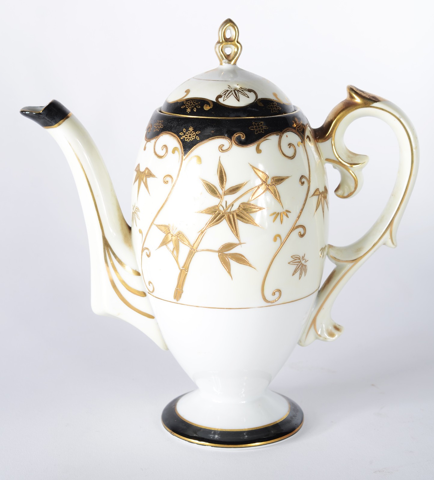 Dois serviços de porcelana oriental, sendo um para café, composto de... - foto 2 de 11