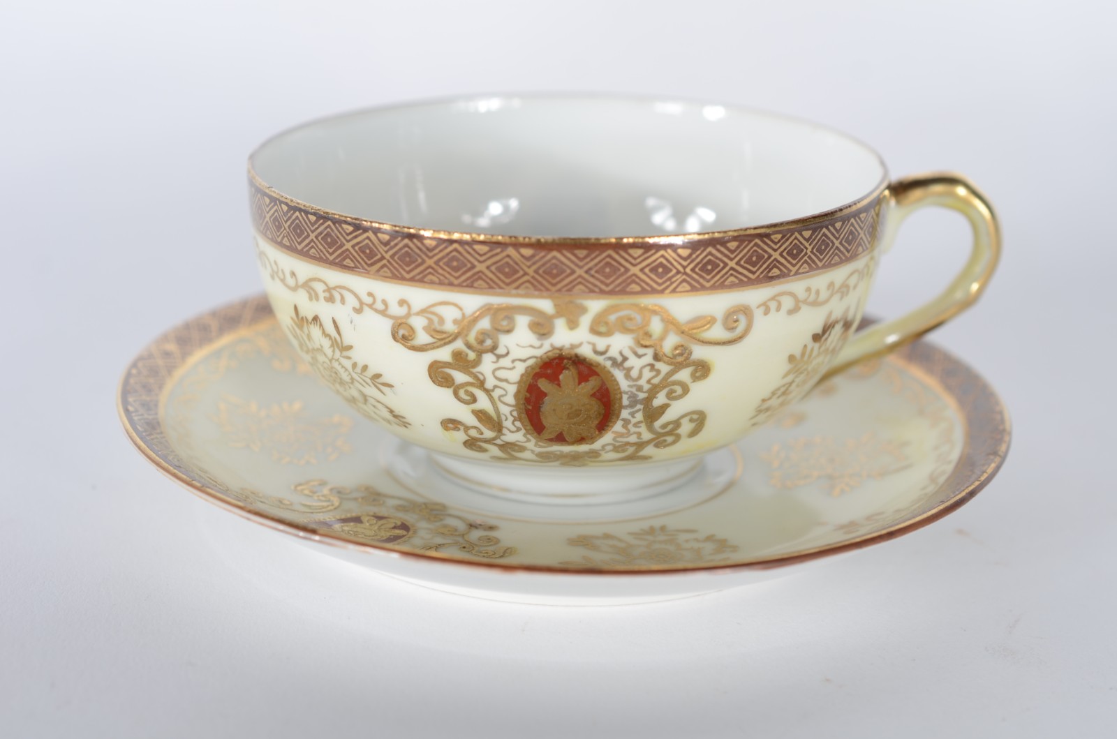 Dois serviços de porcelana oriental, sendo um para café, composto de... - foto 4 de 11