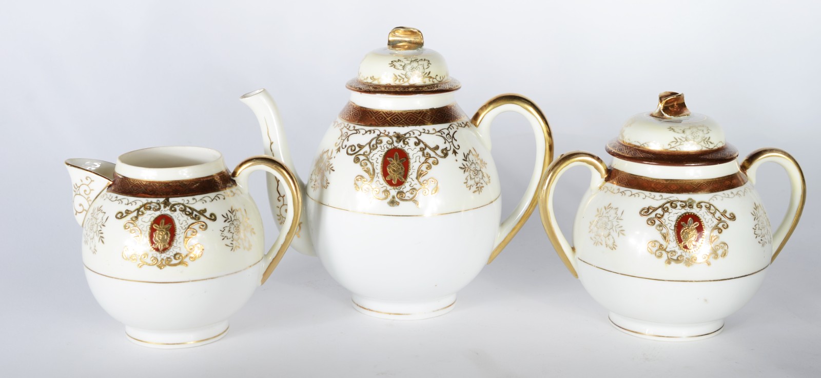 Dois serviços de porcelana oriental, sendo um para café, composto de... - foto 6 de 11