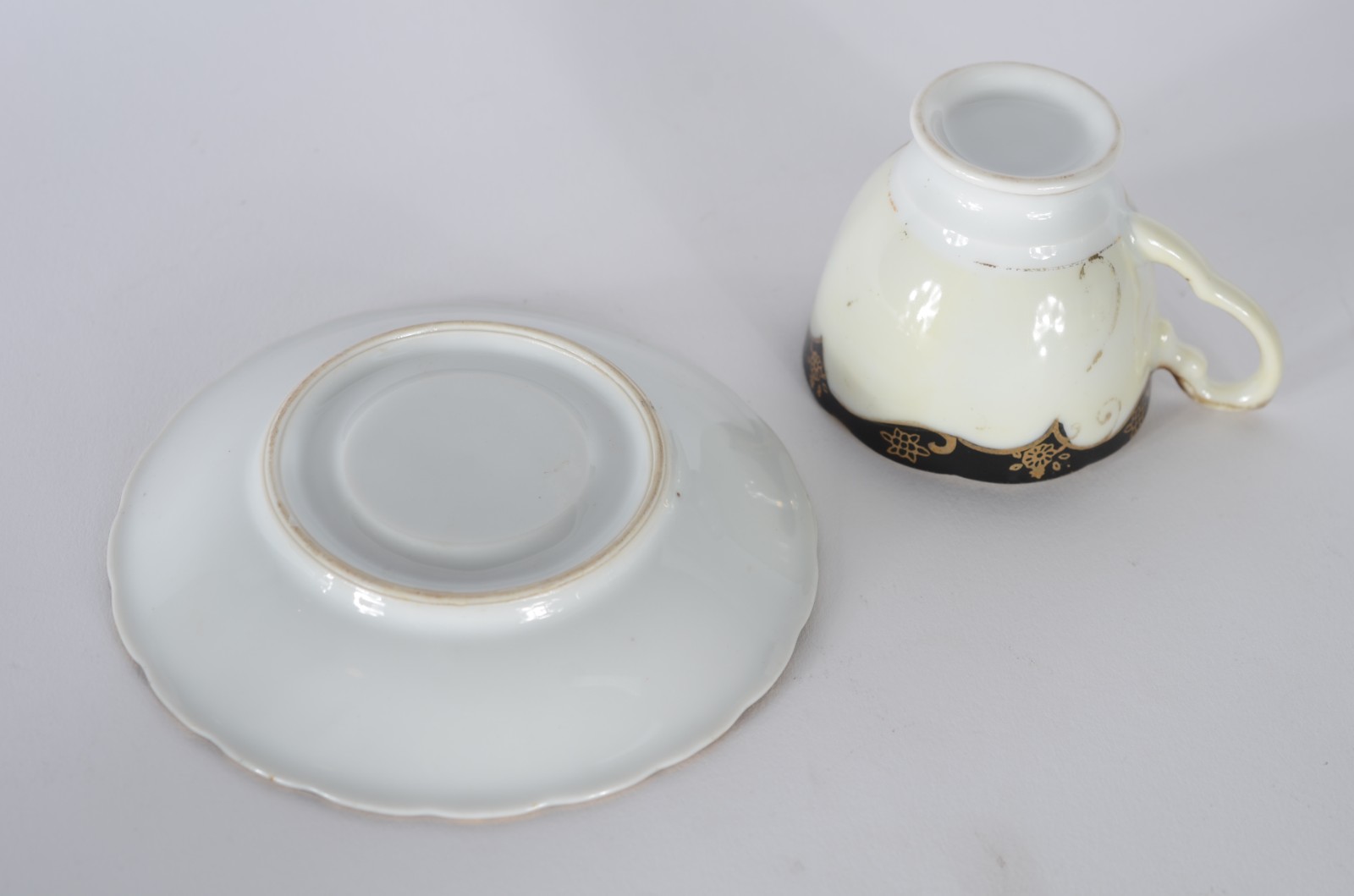 Dois serviços de porcelana oriental, sendo um para café, composto de... - foto 8 de 11