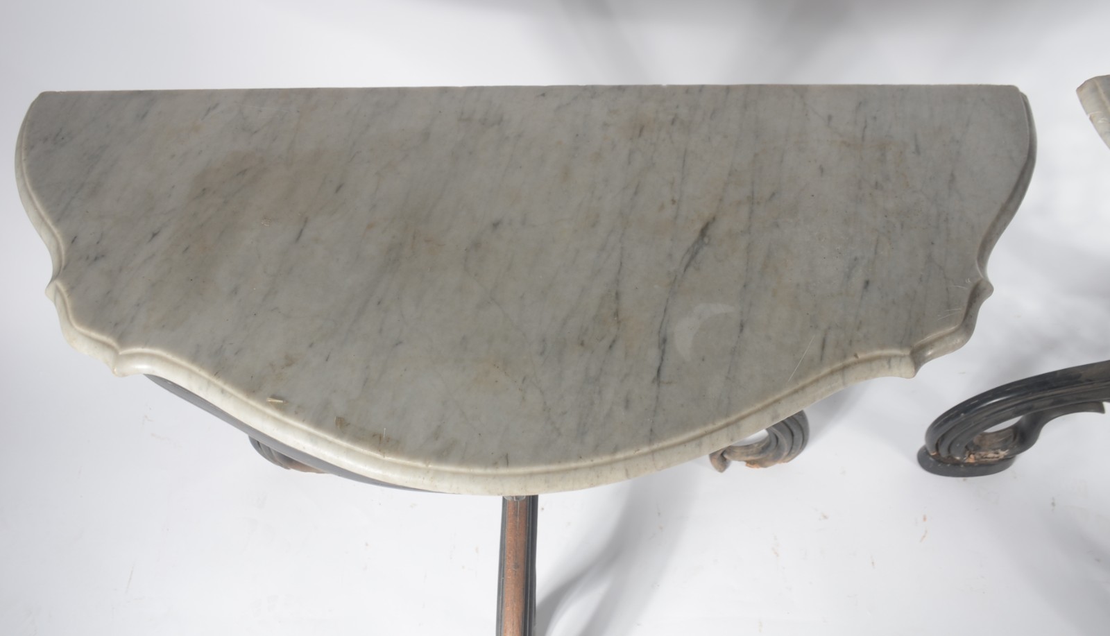 Par de consoles de madeira ebanizada, estilo austríaco Thonet, tampos... - foto 4 de 11