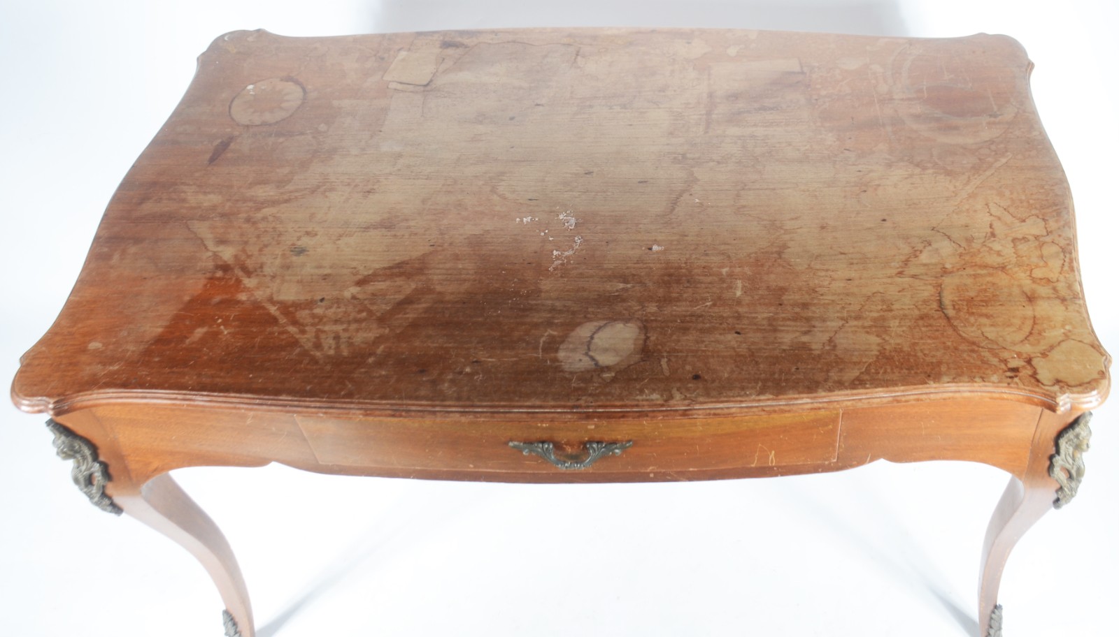 Mesa para escrita de madeira nobre (tampo com manchas), uma gaveta... - foto 3 de 9