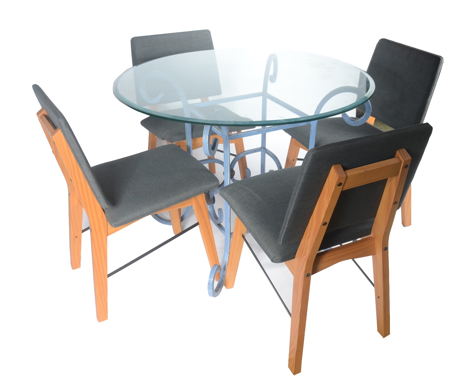 Mesa redonda com tampo de vidro bisotado e base de metal patinado de... - foto 1 de 9