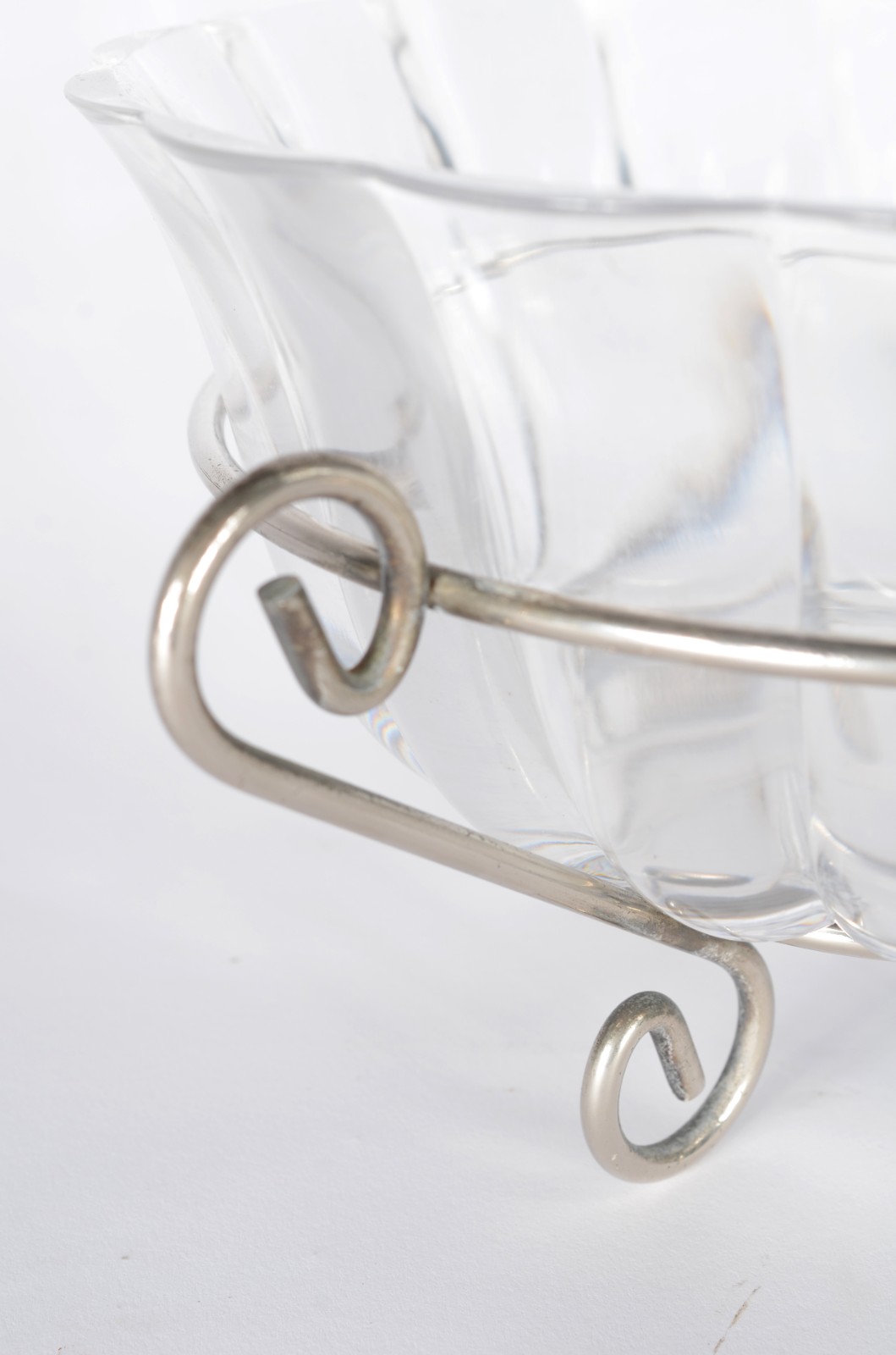Conjunto de saladeira de cristal italiano gomado com suporte de metal... - foto 4 de 6