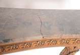 Console de madeira nobre dourada, saia entalhad... - Console de madeira nobre dourada, saia entalhada com guirlandas florais em balanço, estilo frances Luiz XVI, tampo de mármore recortado, pernas ...