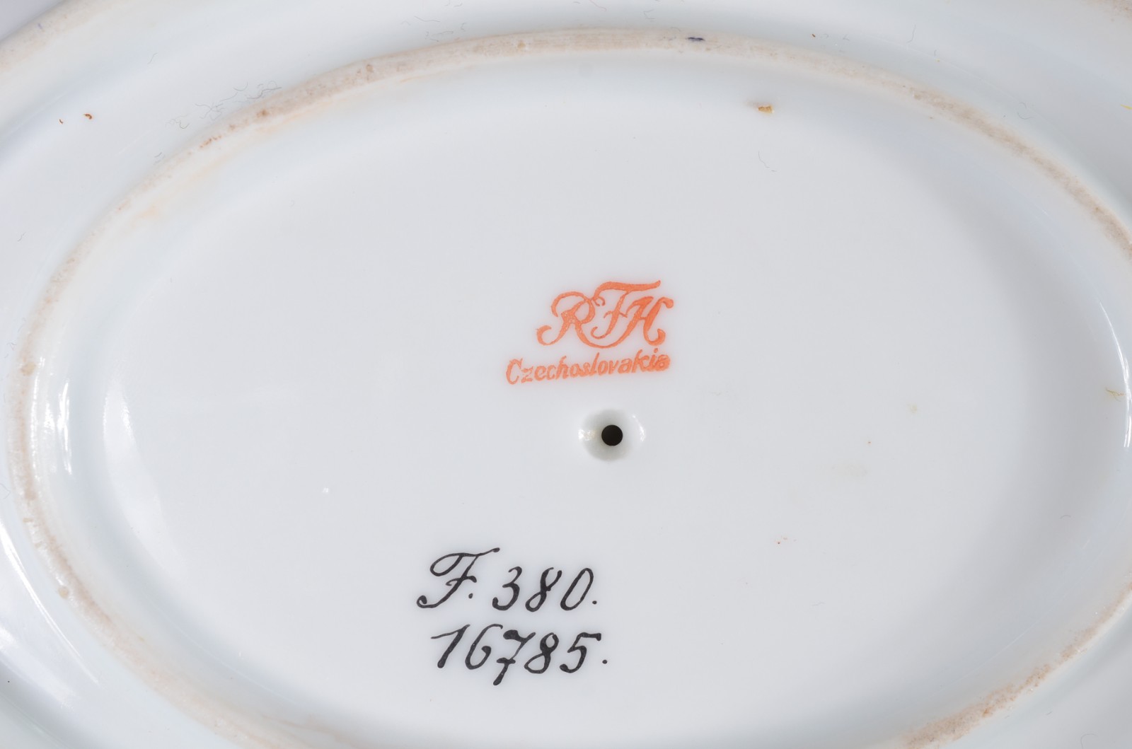 Molheira com presentoir de porcelana tcheca branca decorada com... - foto 4 de 6