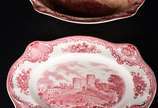 Diversas peças para jantar, sendo 10 pratos ras... - Diversas peças para jantar, sendo 10 pratos rasos de faiança inglesa rosa e branco "Enoch Woods"; terrina funda e travessa "Old Britain Castle" ...