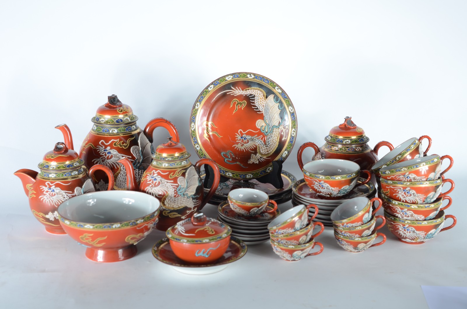 Serviço de porcelana oriental para chá e café, decorado com figuras... - foto 1 de 9