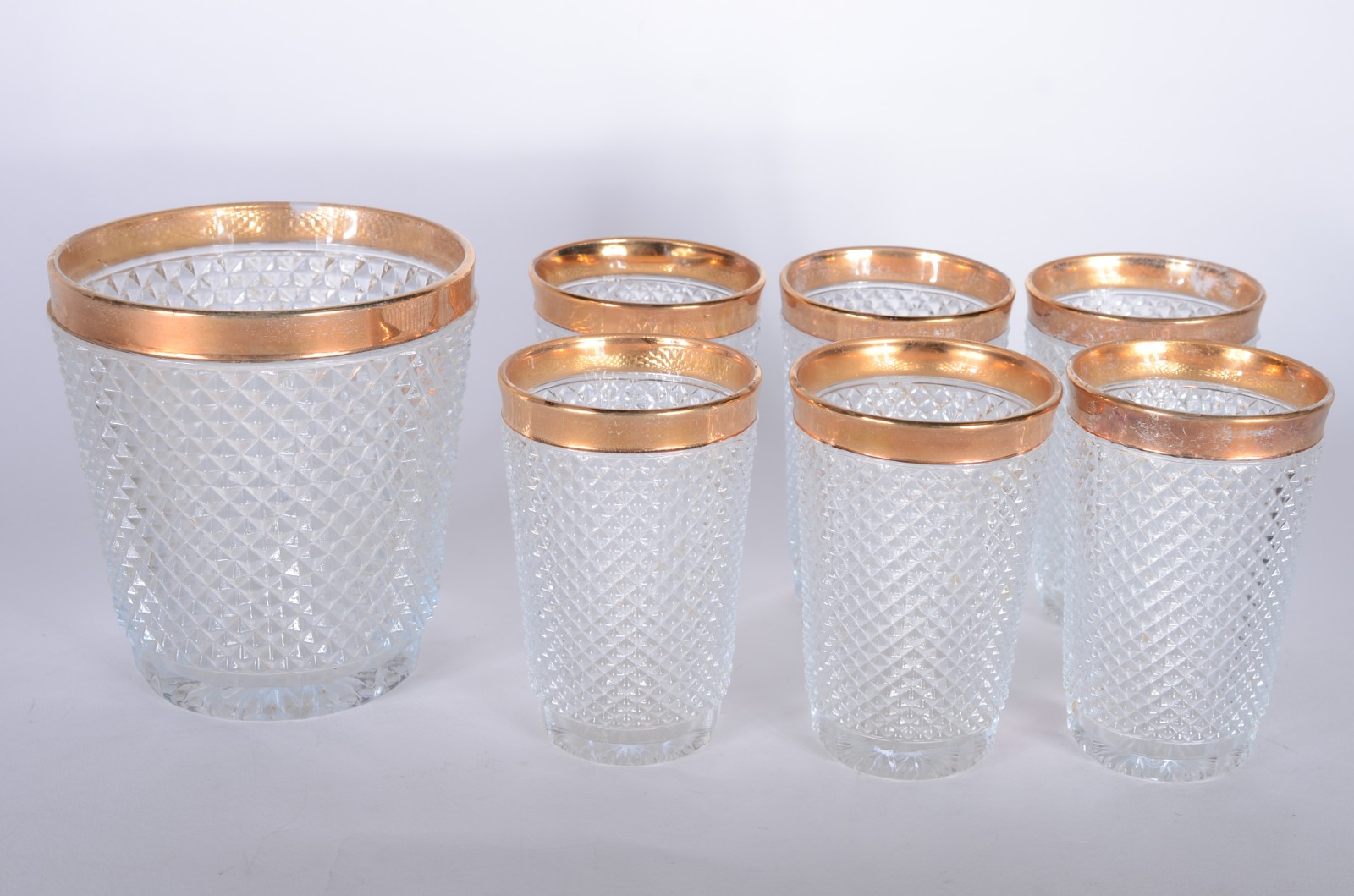 Conjunto de cristal bico de jaca com bordas douradas, composto de... - foto 1 de 4