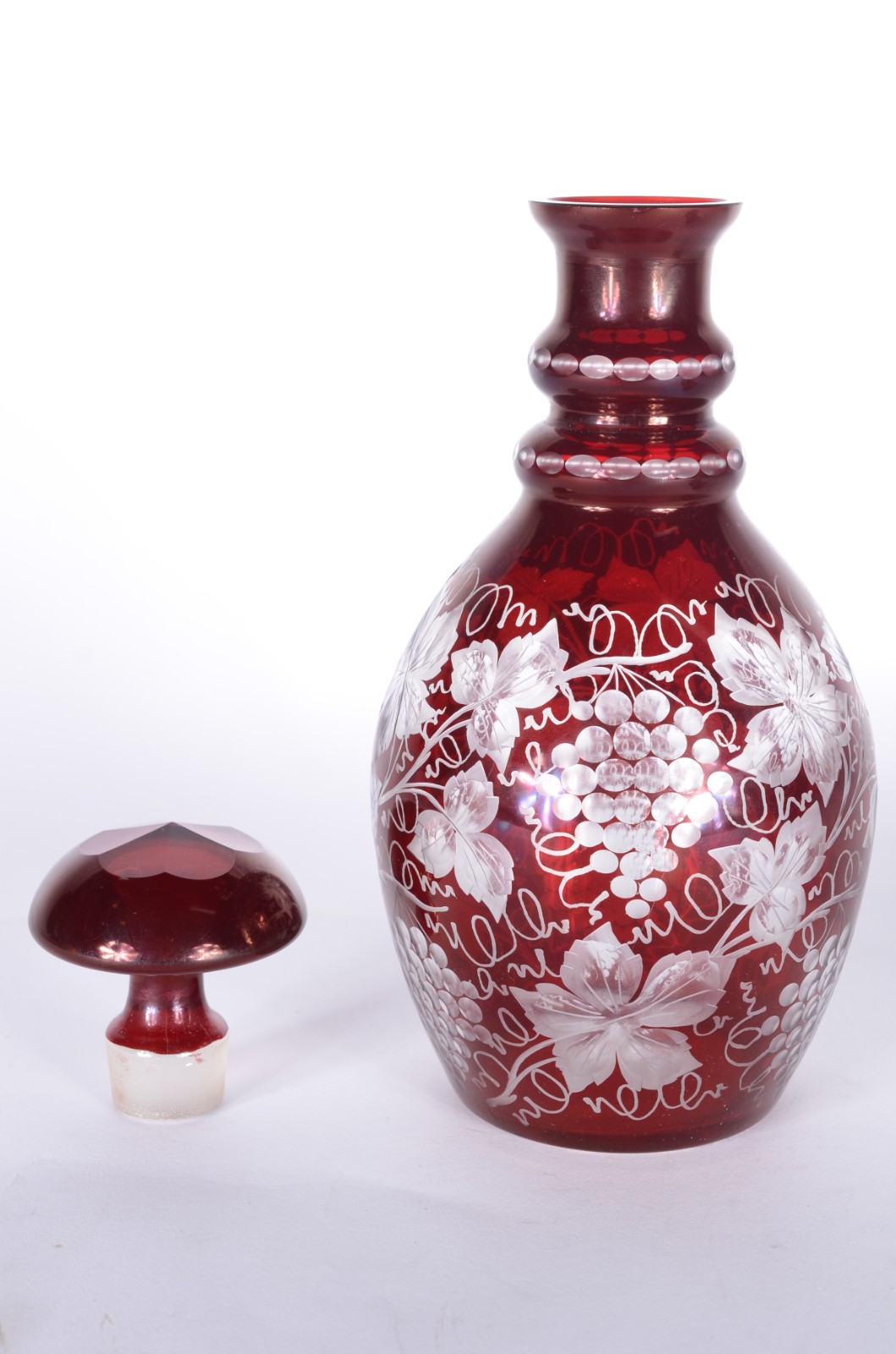 Conjunto de licoreira e 4 copinhos de cristal rubi com folhas de... - foto 4 de 7