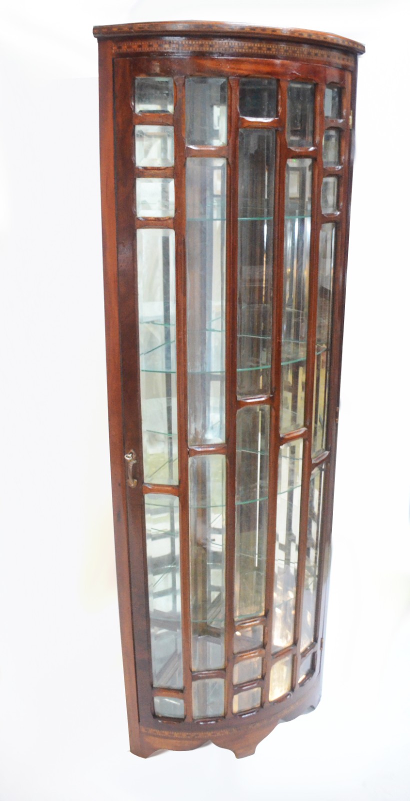 Vitrine de canto de madeira nobre, feitio frente semi bombé, porta... - foto 1 de 6