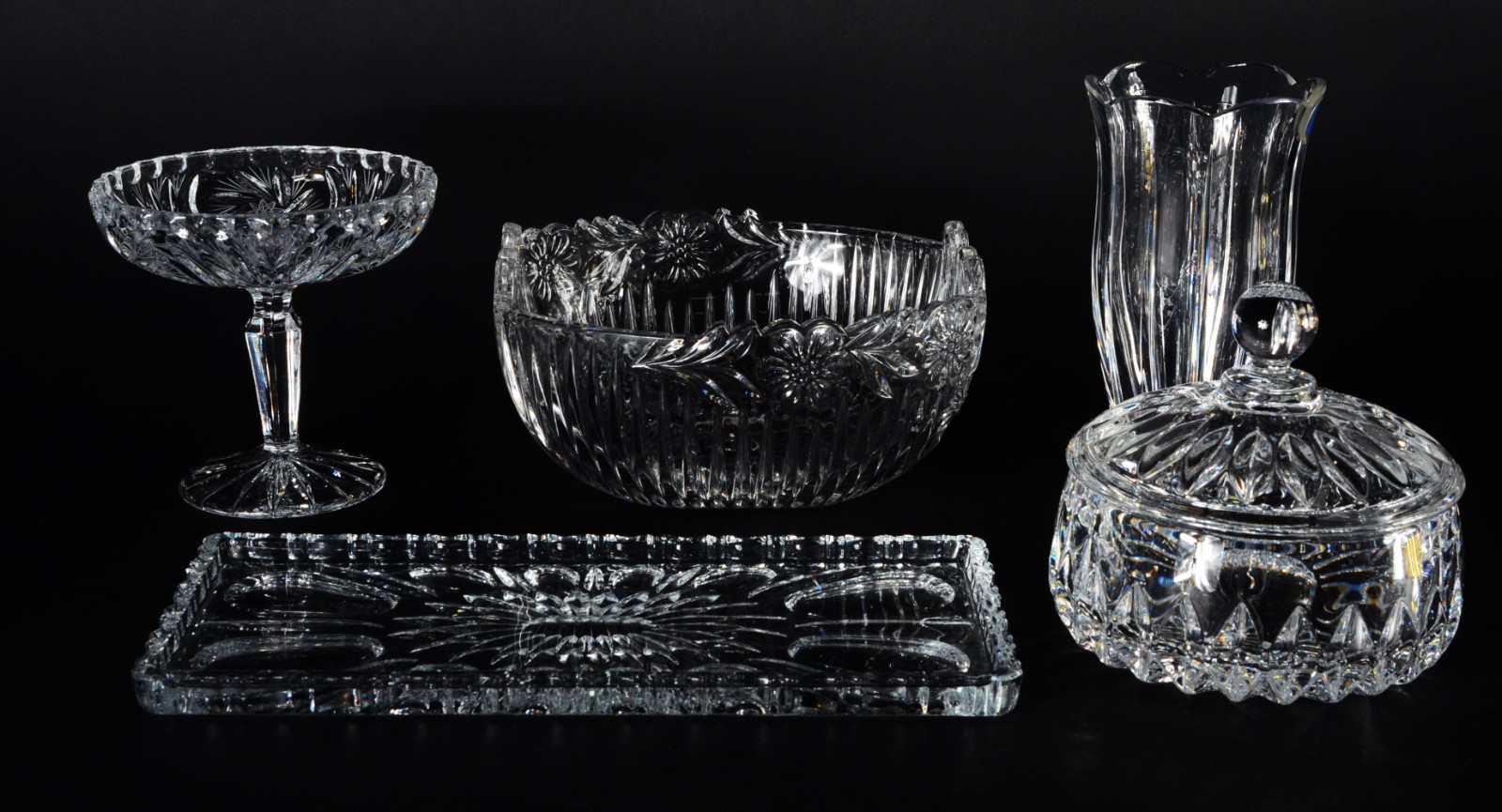 Cinco peças diversas de cristal, sendo: bowl, bomboniere, pequeno... - foto 2 de 11