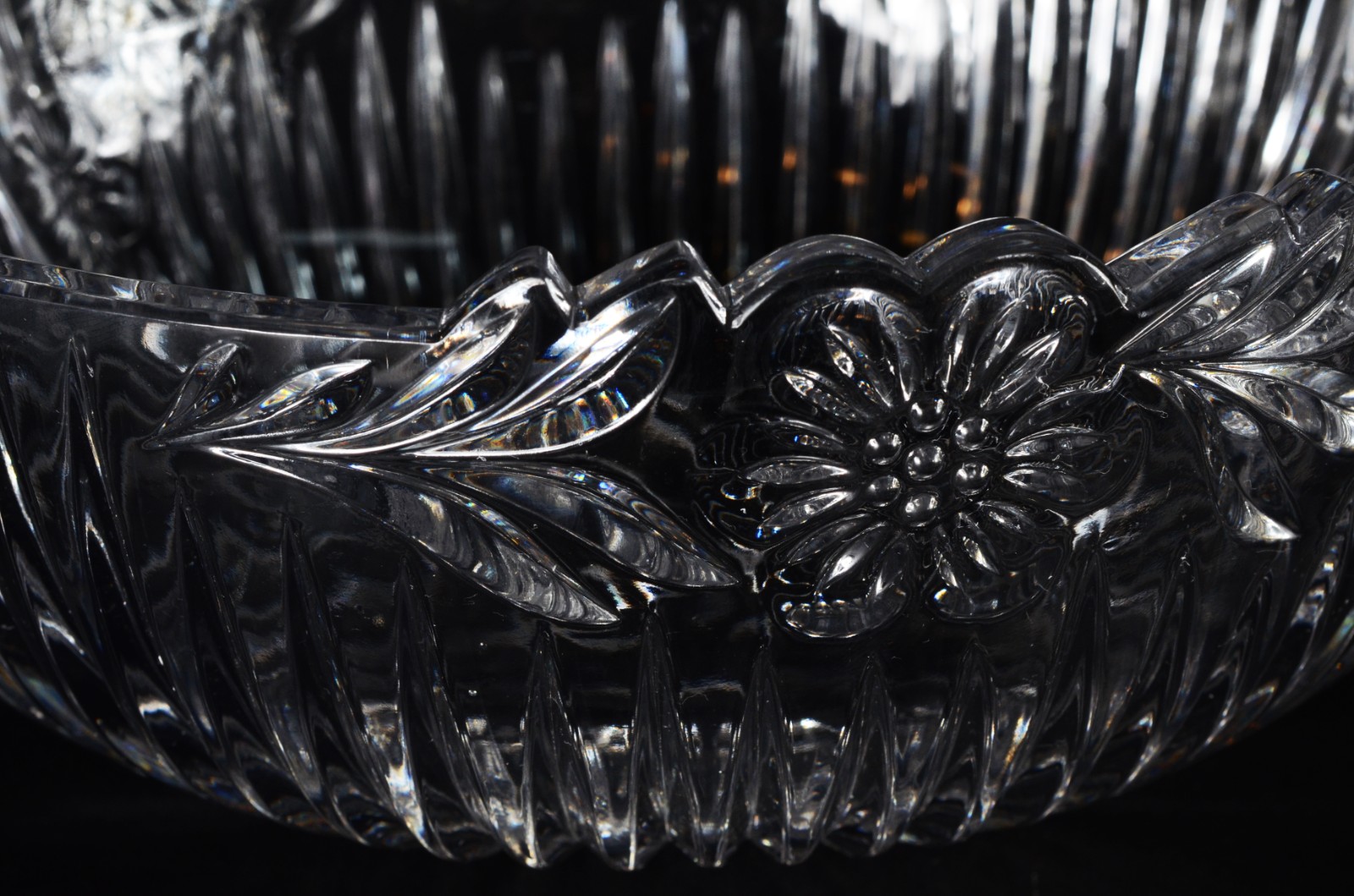 Cinco peças diversas de cristal, sendo: bowl, bomboniere, pequeno... - foto 7 de 11