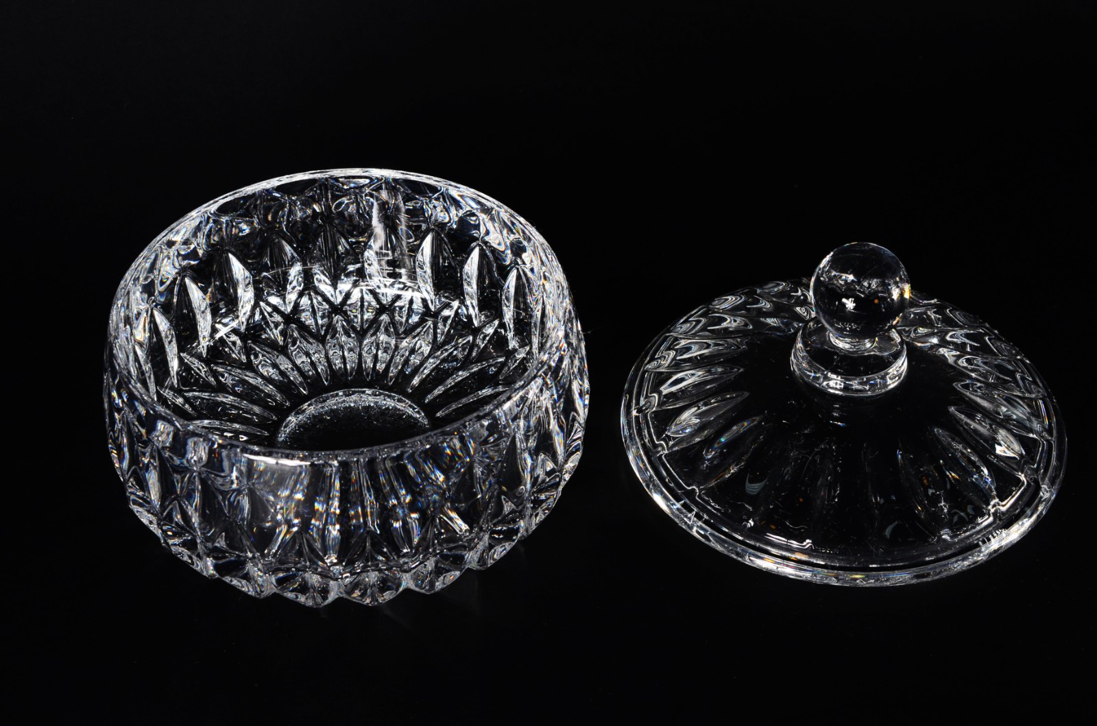 Cinco peças diversas de cristal, sendo: bowl, bomboniere, pequeno... - foto 8 de 11