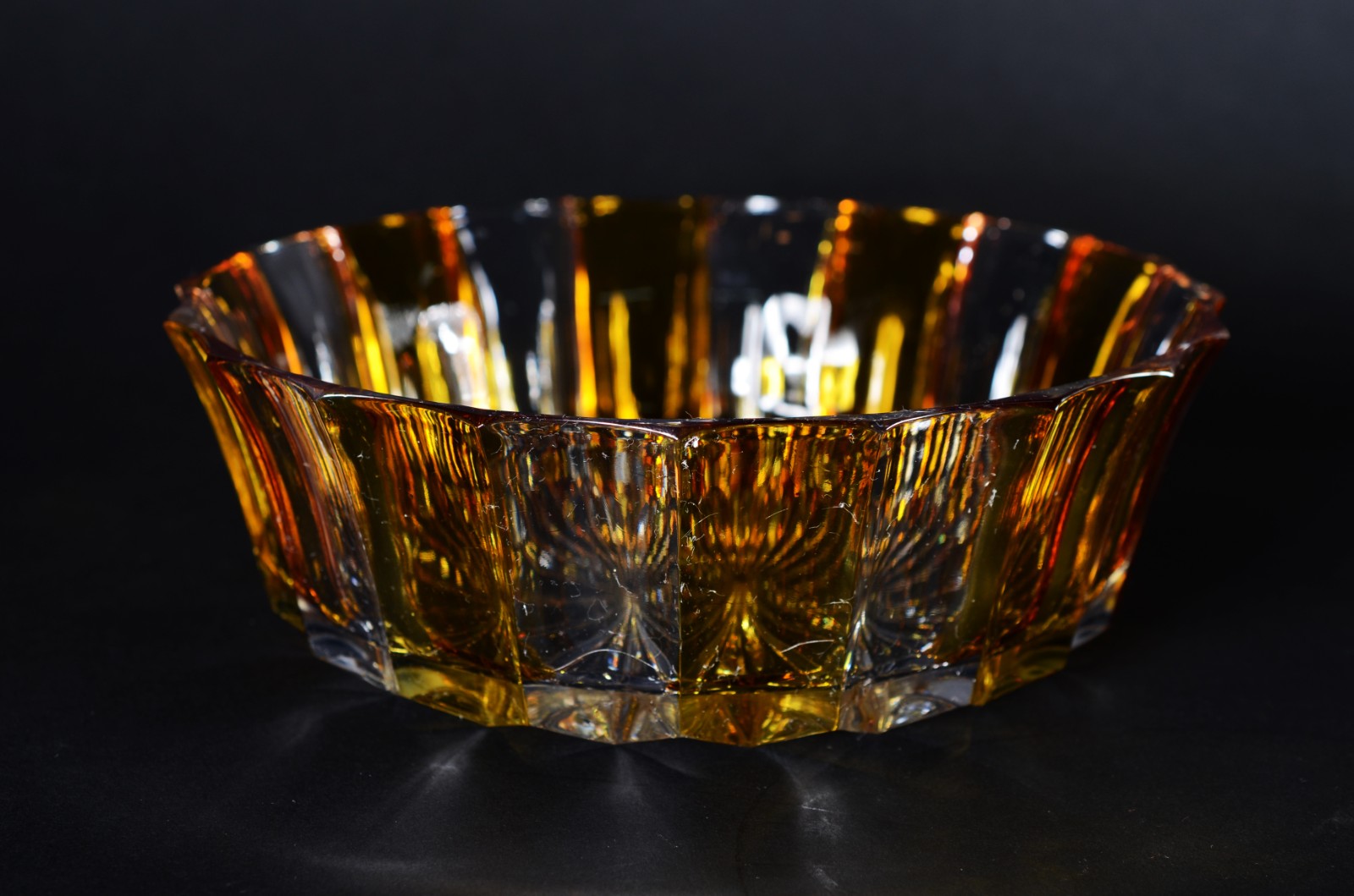 Quatro peças diversas de cristal lapidado, sendo: bomboniere, porta... - foto 4 de 10